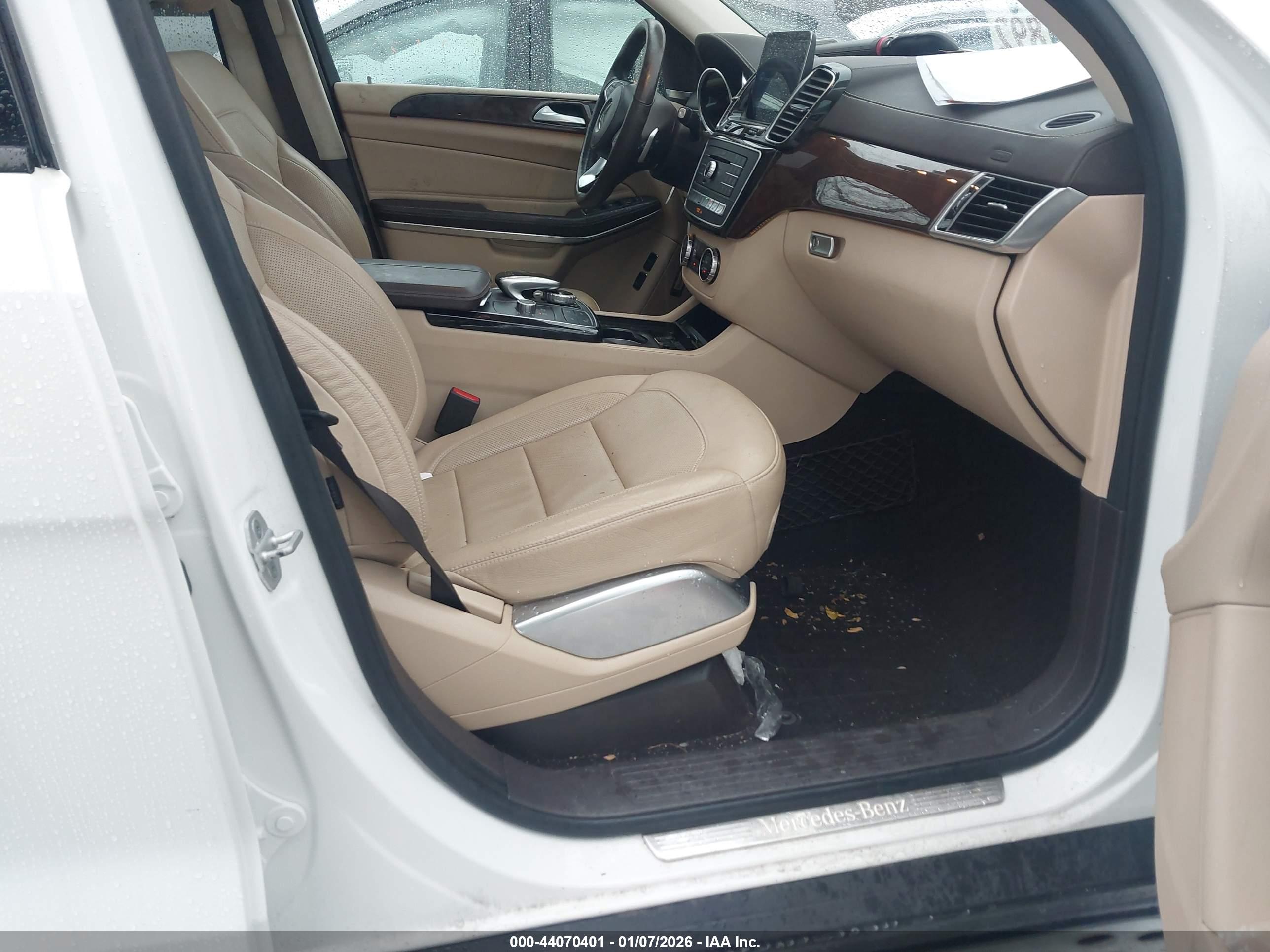 MERCEDES-BENZ GLS image 5