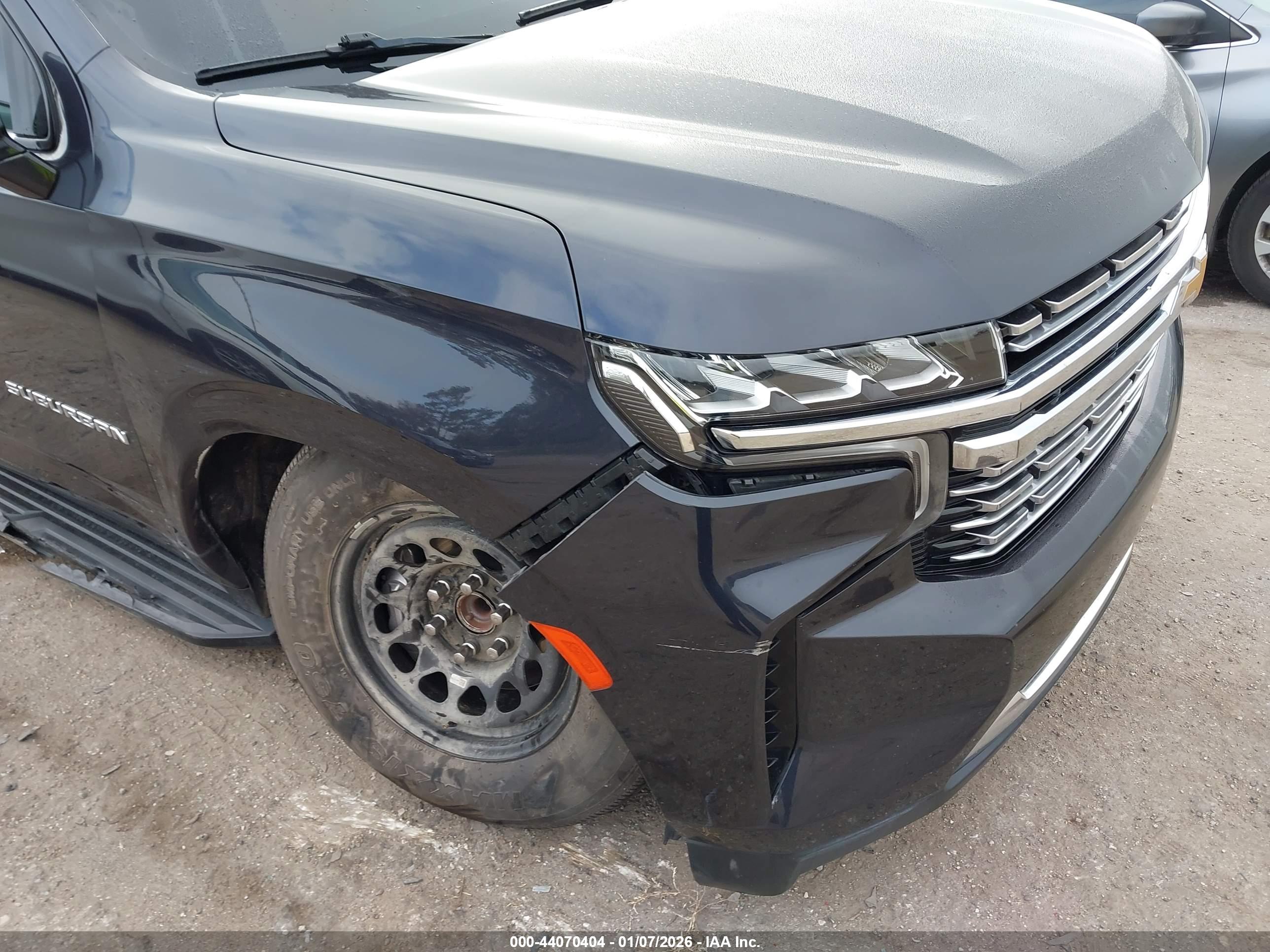 CHEVROLET SUBURBAN image 6
