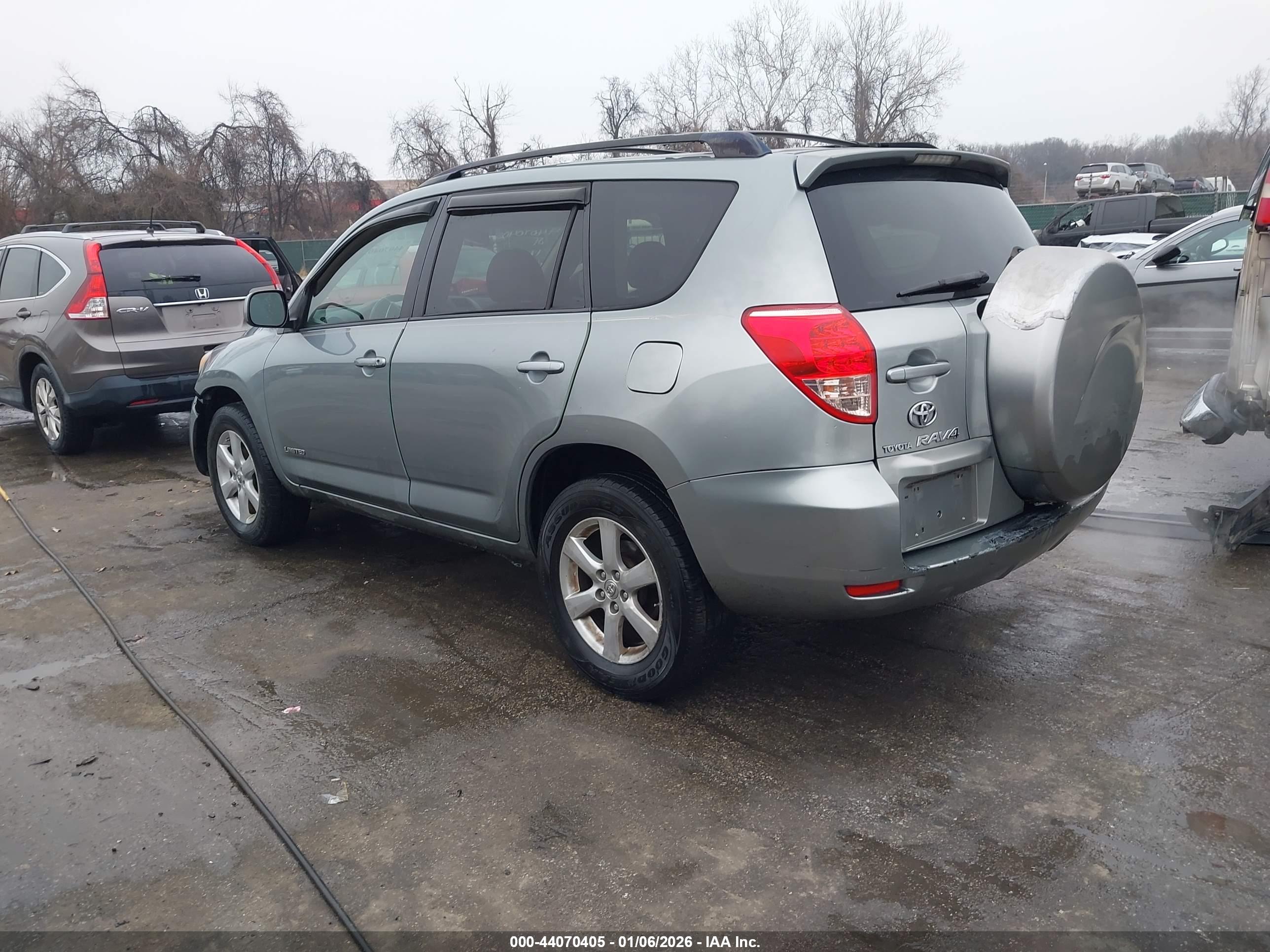 TOYOTA RAV4 image 3