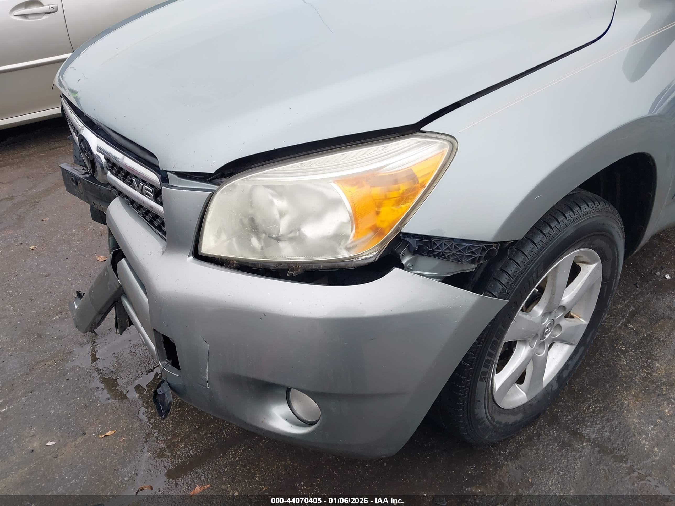 TOYOTA RAV4 image 6