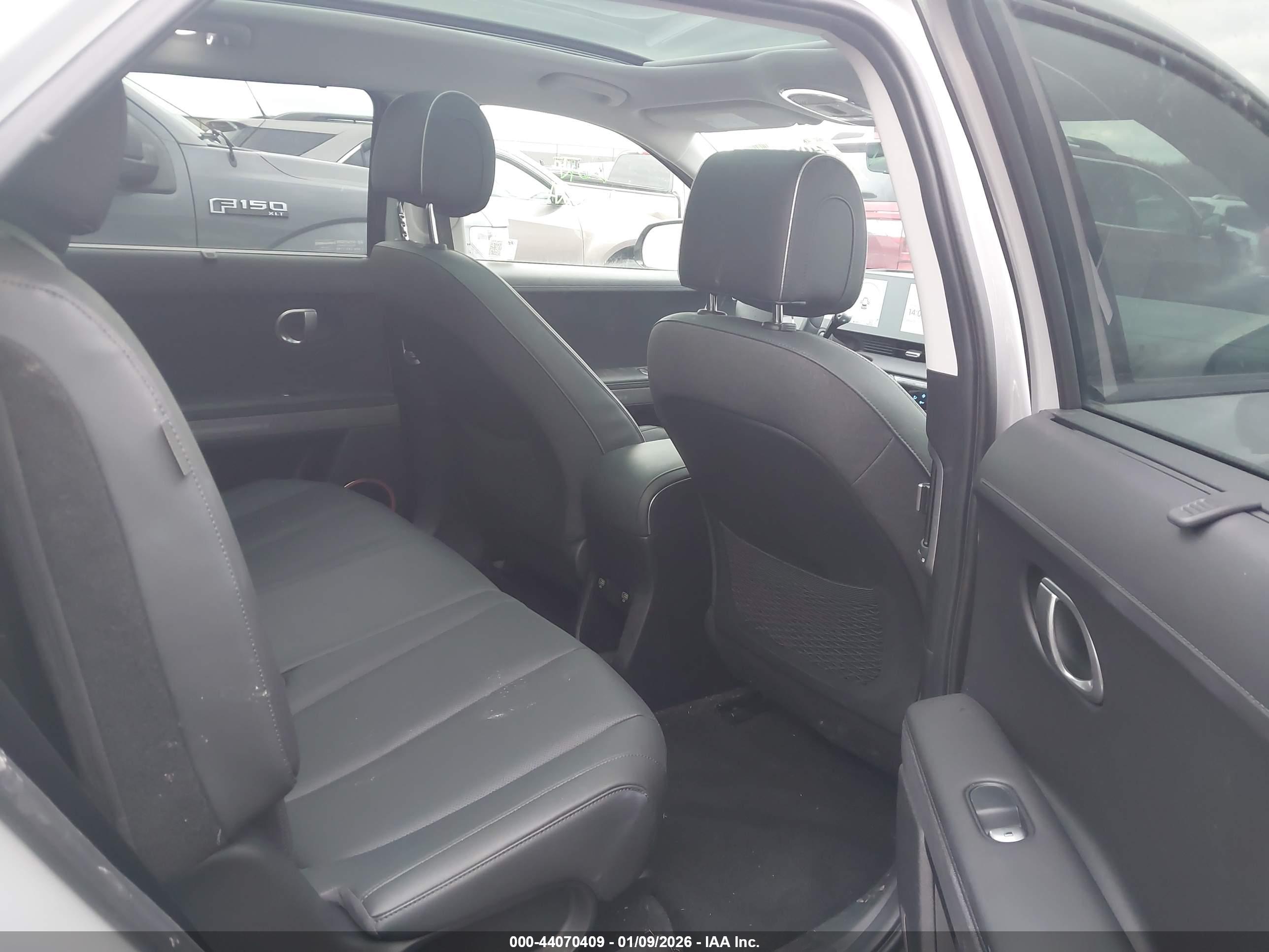 HYUNDAI IONIQ image 8