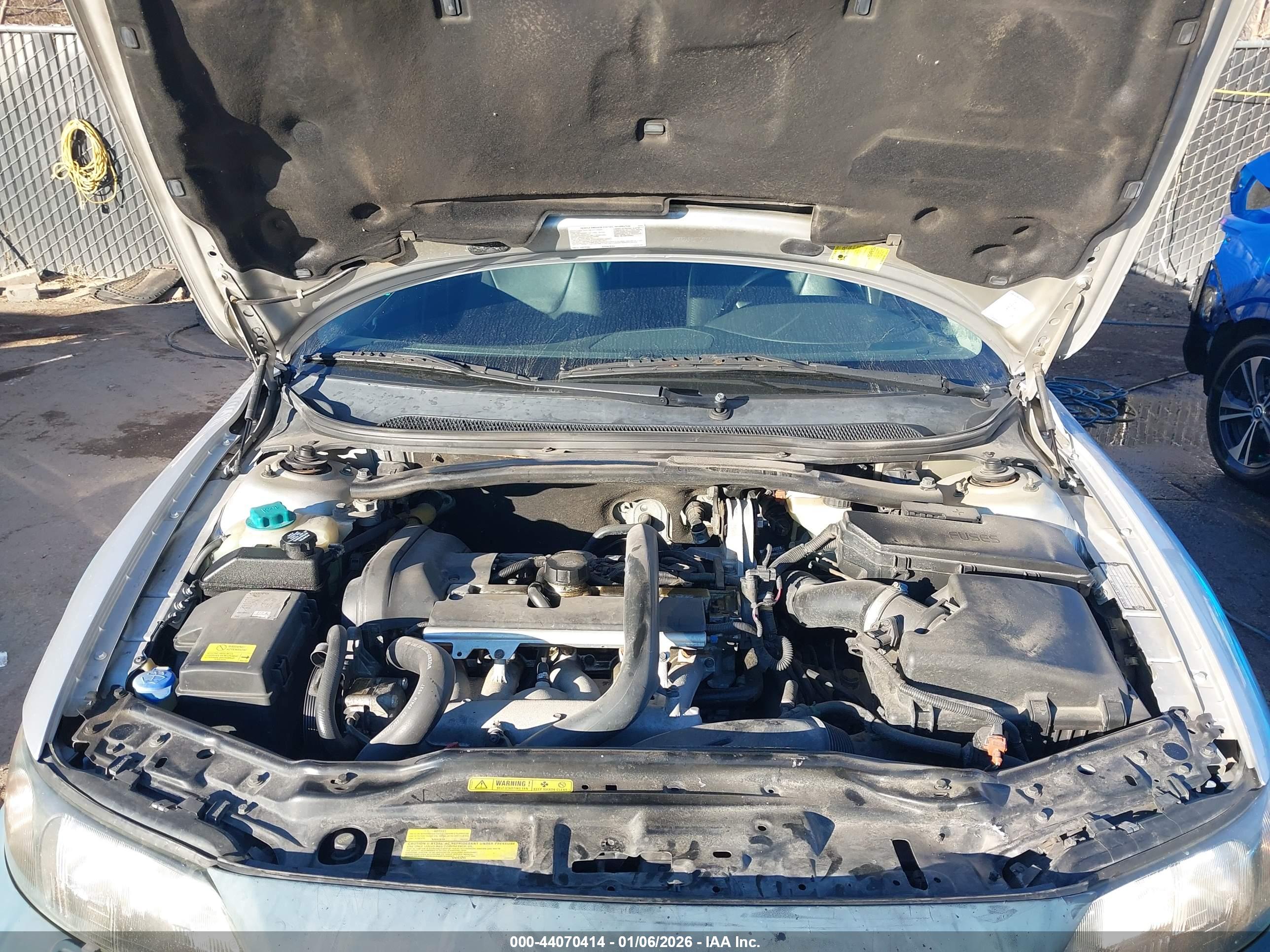 VOLVO XC70 image 10
