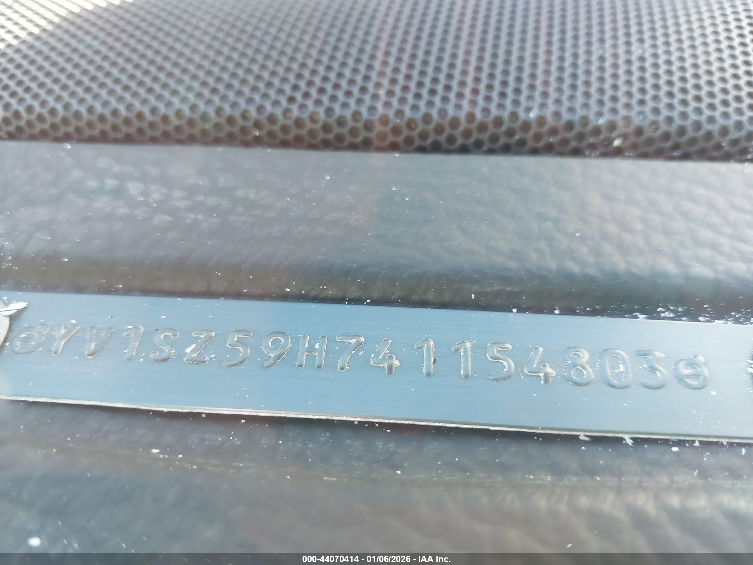 VOLVO XC70 image 9