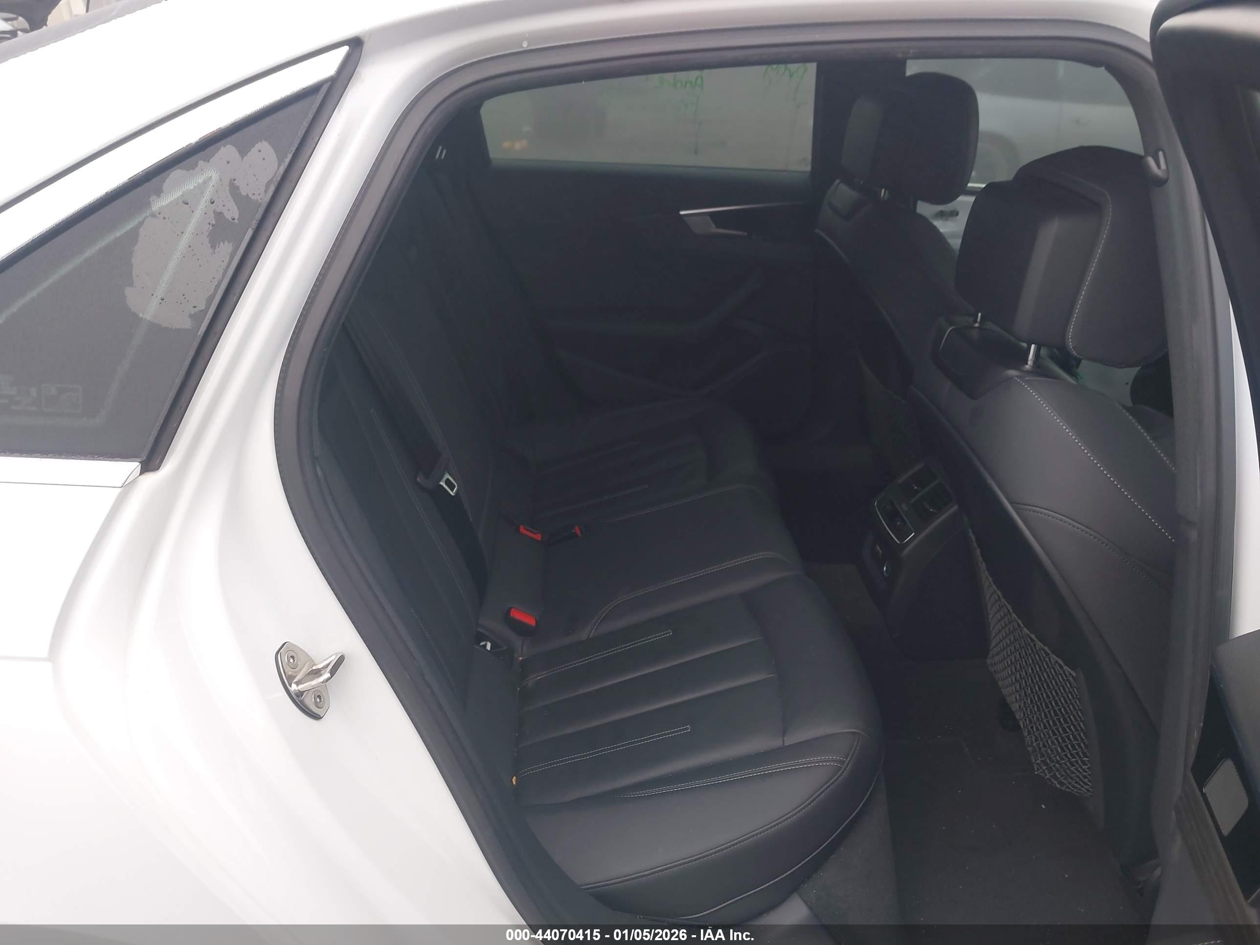 AUDI A4 image 8