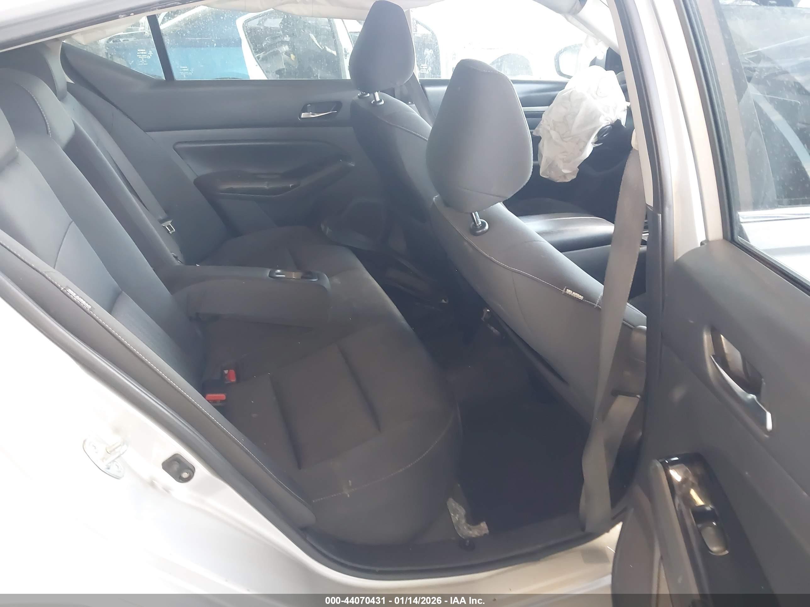 NISSAN ALTIMA image 8