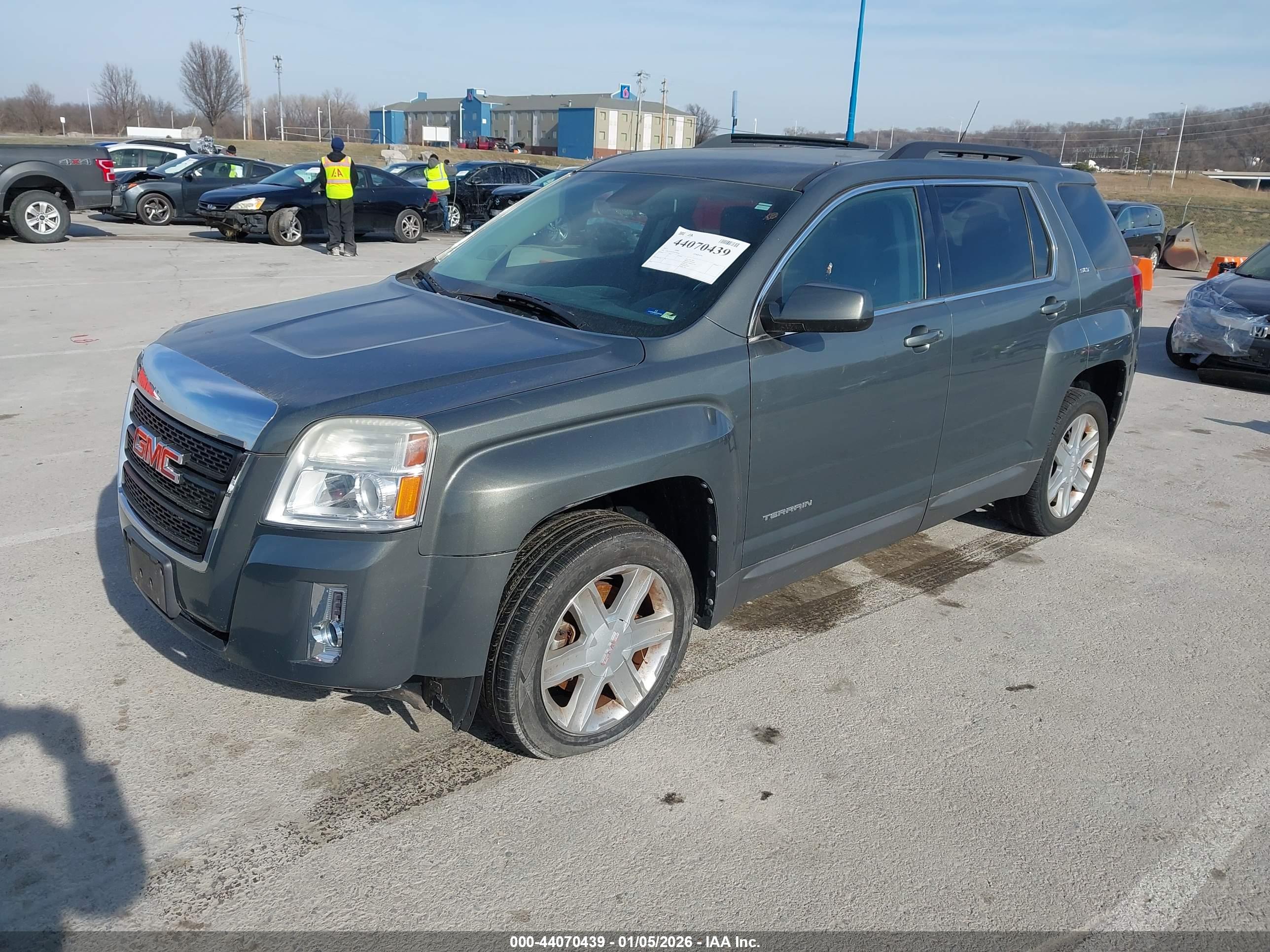 GMC TERRAIN image 2