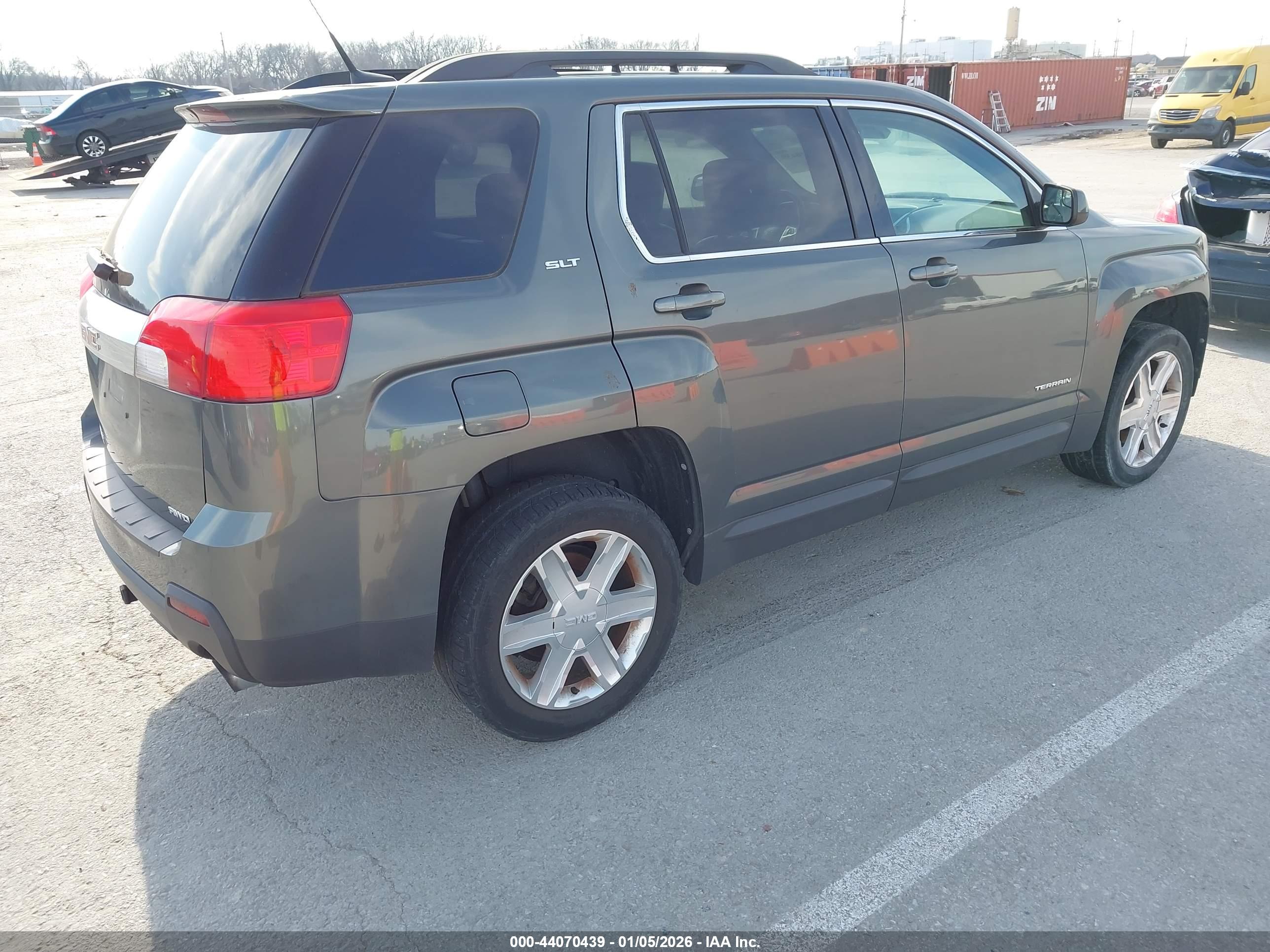 GMC TERRAIN image 4