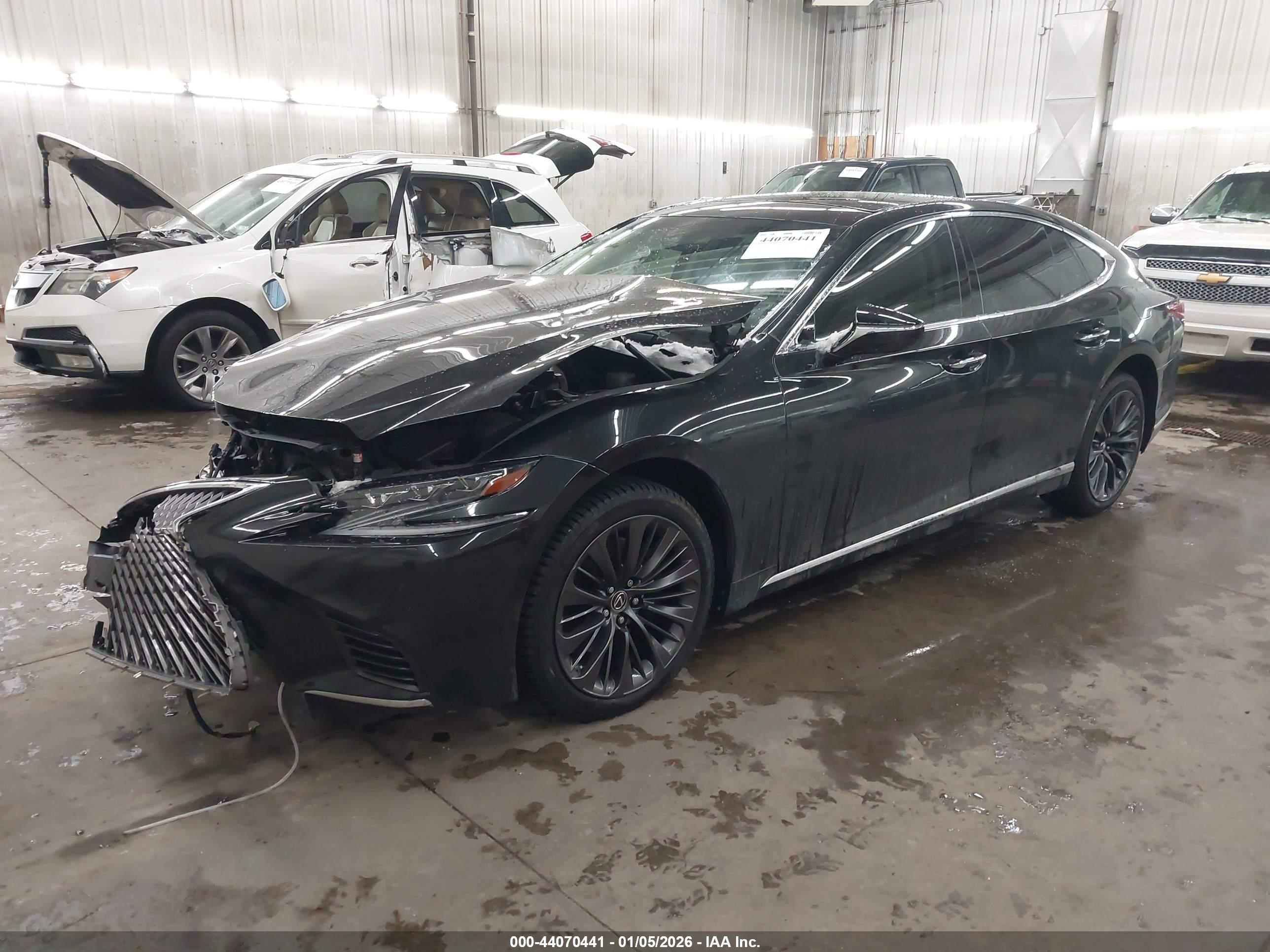 LEXUS LS image 2