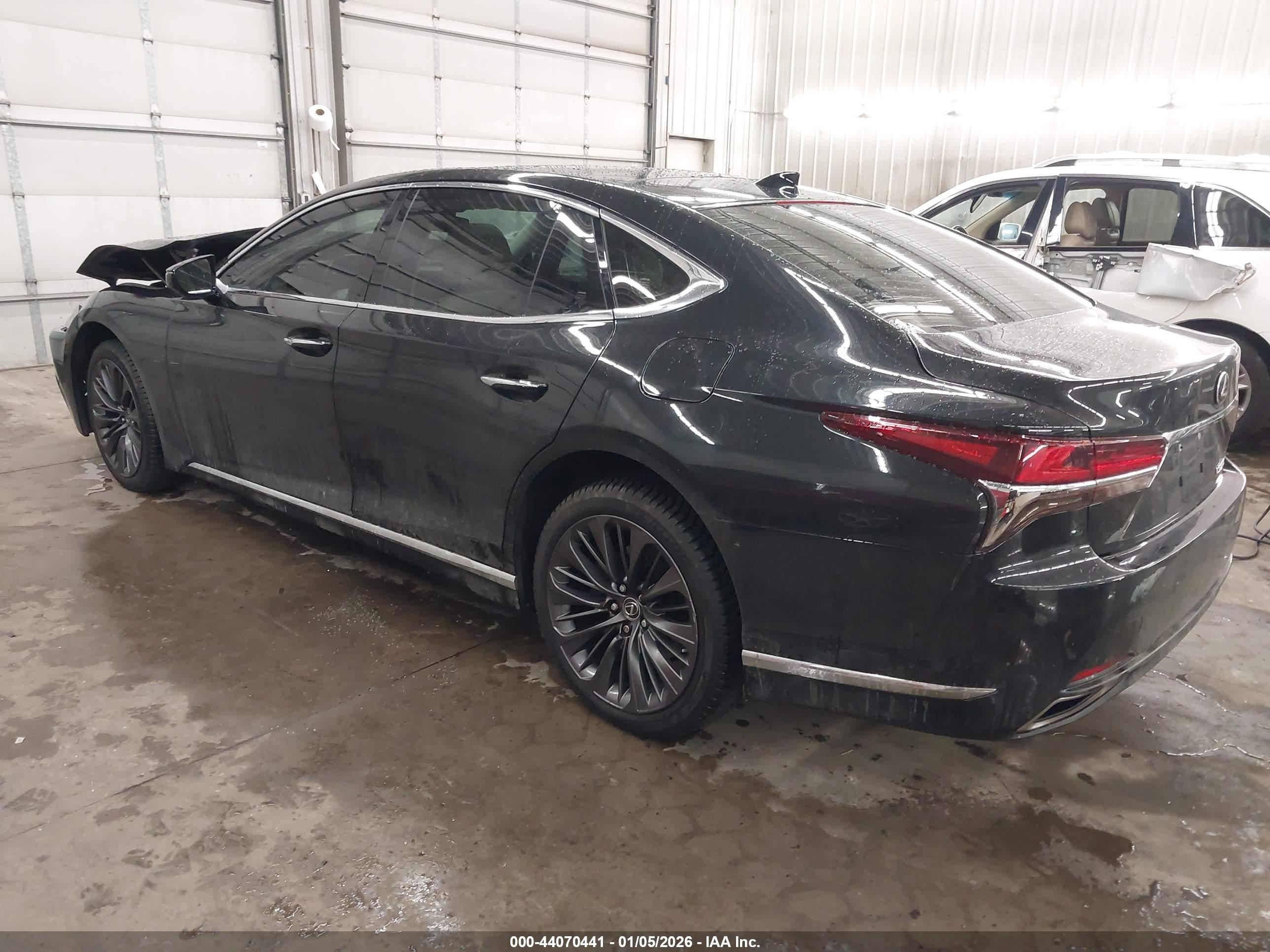 LEXUS LS image 3
