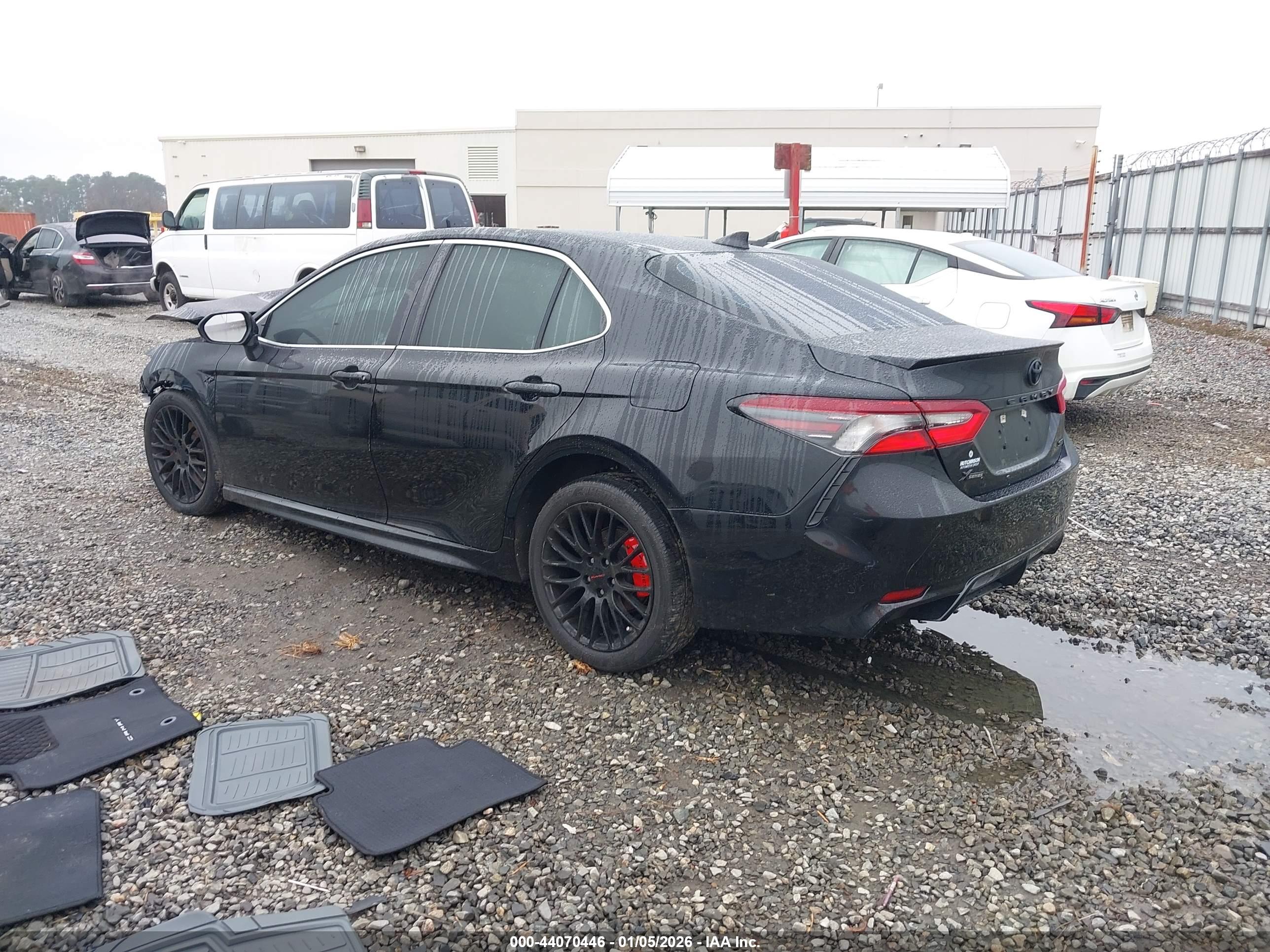 TOYOTA CAMRY image 3