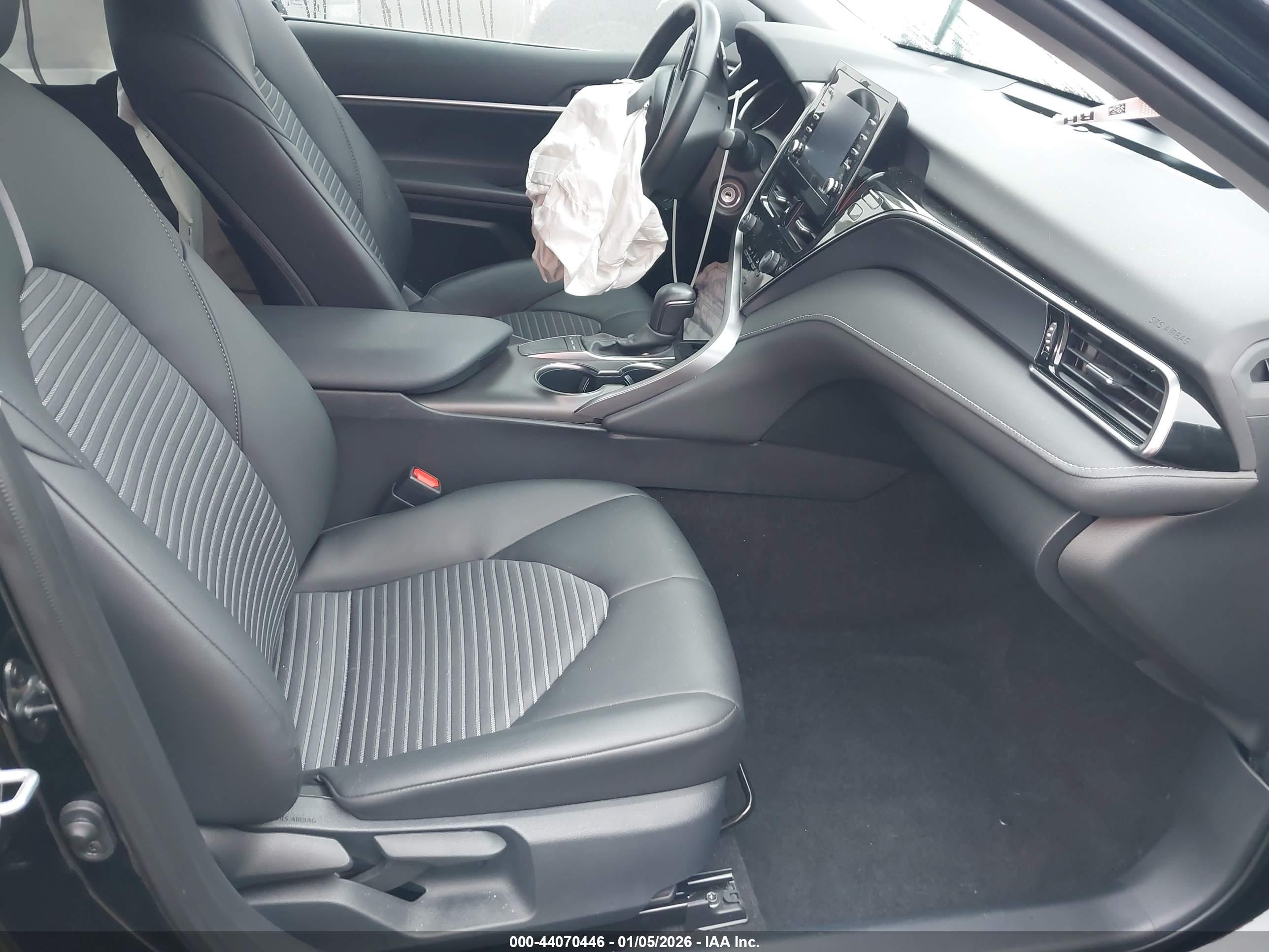 TOYOTA CAMRY image 5