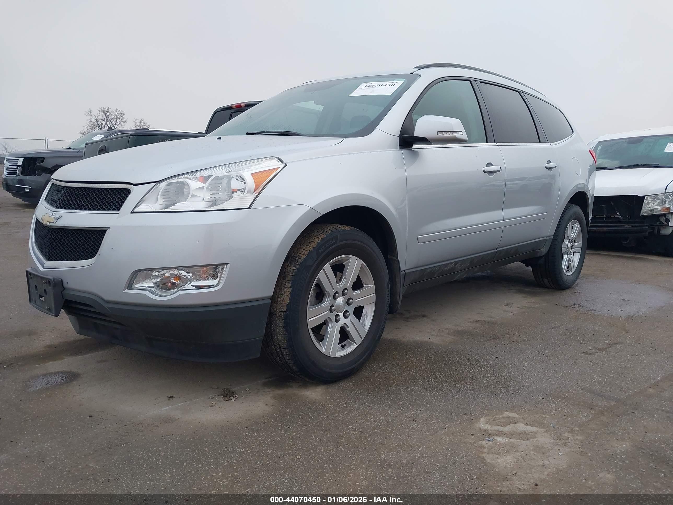 CHEVROLET TRAVERSE image 2