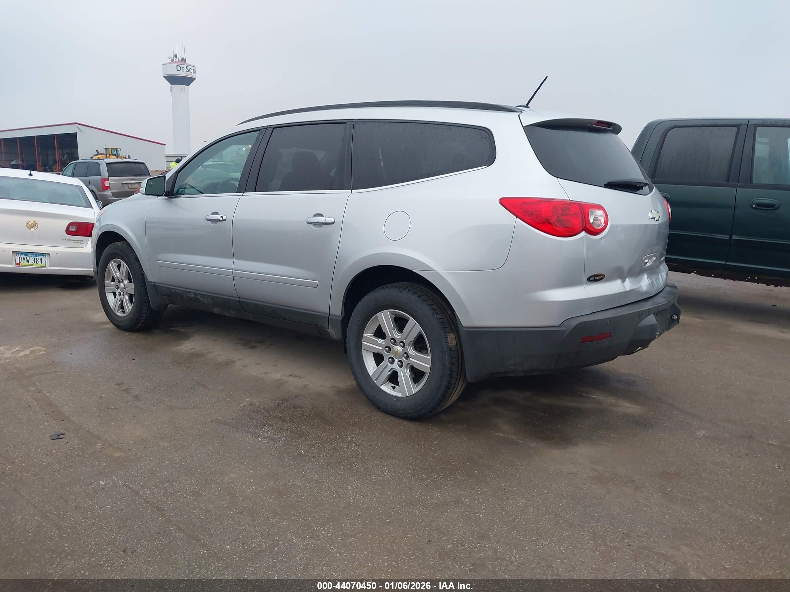 CHEVROLET TRAVERSE image 3