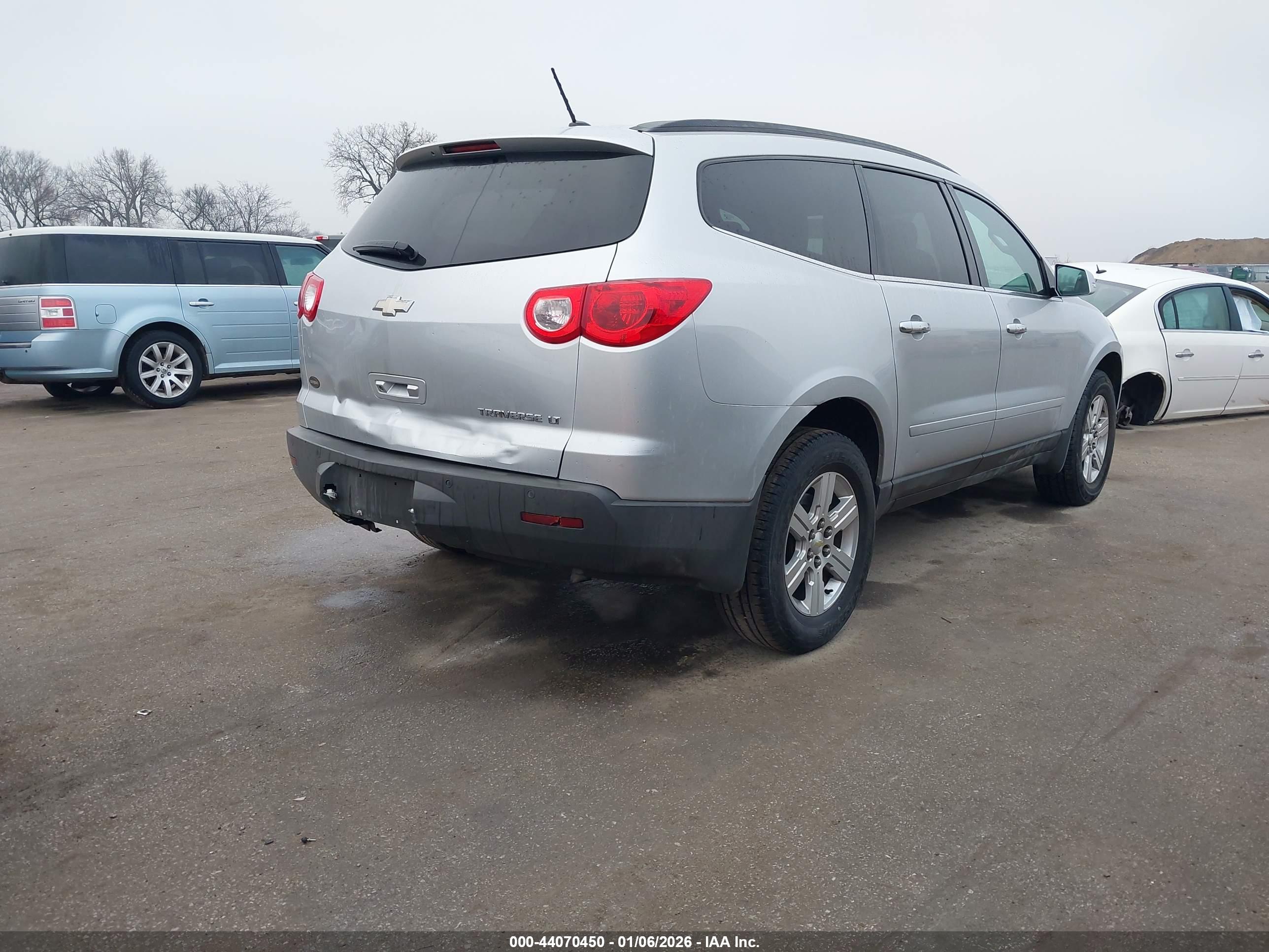 CHEVROLET TRAVERSE image 4