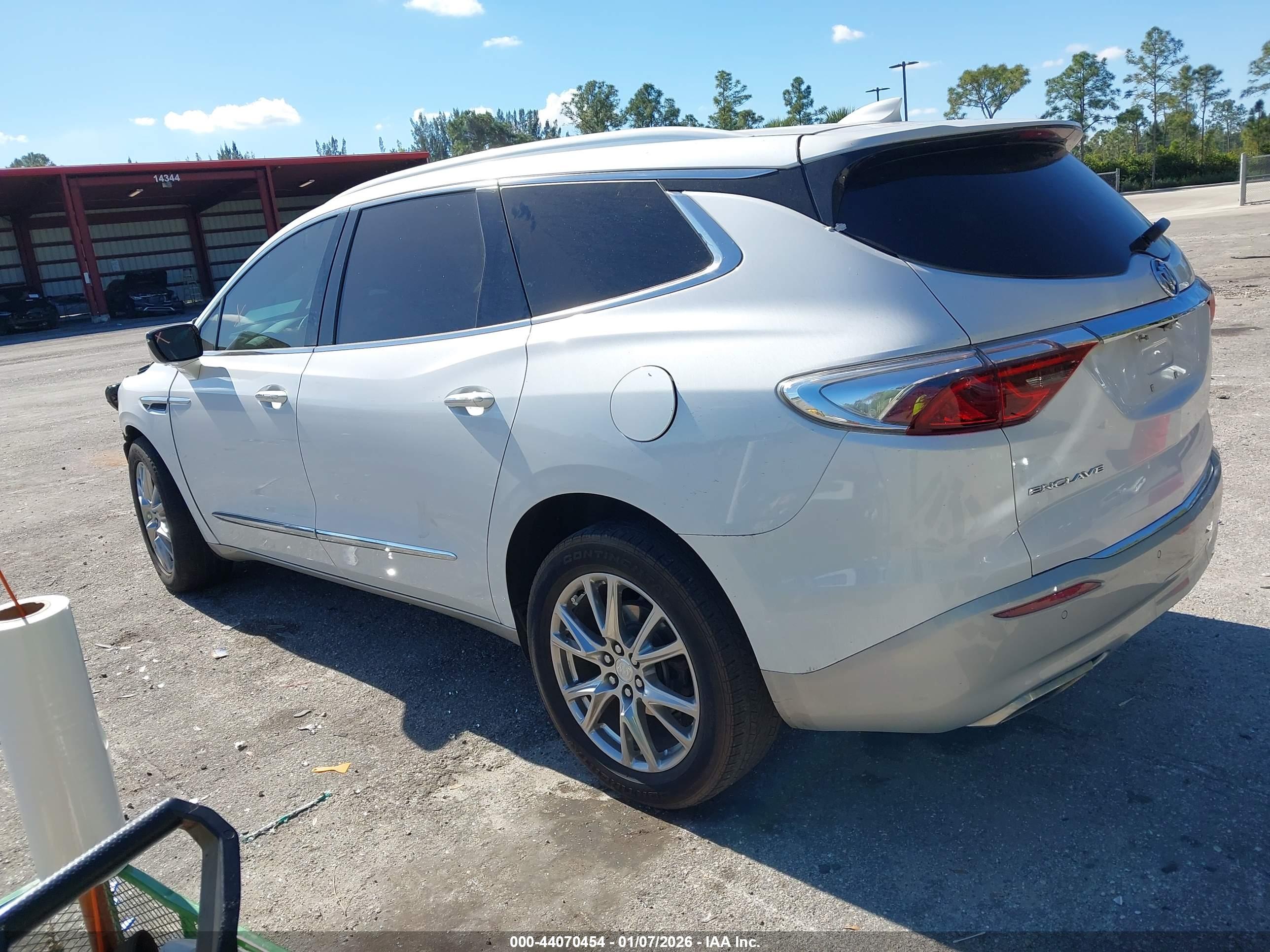 BUICK ENCLAVE image 3