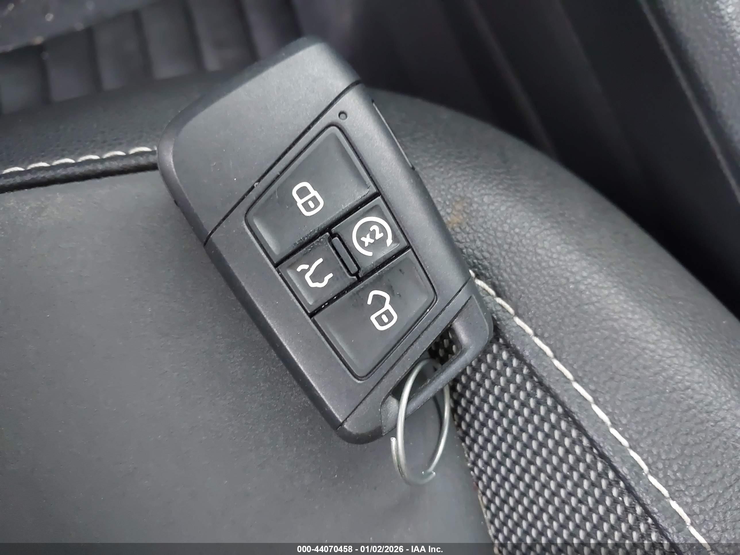 VOLKSWAGEN TAOS image 11