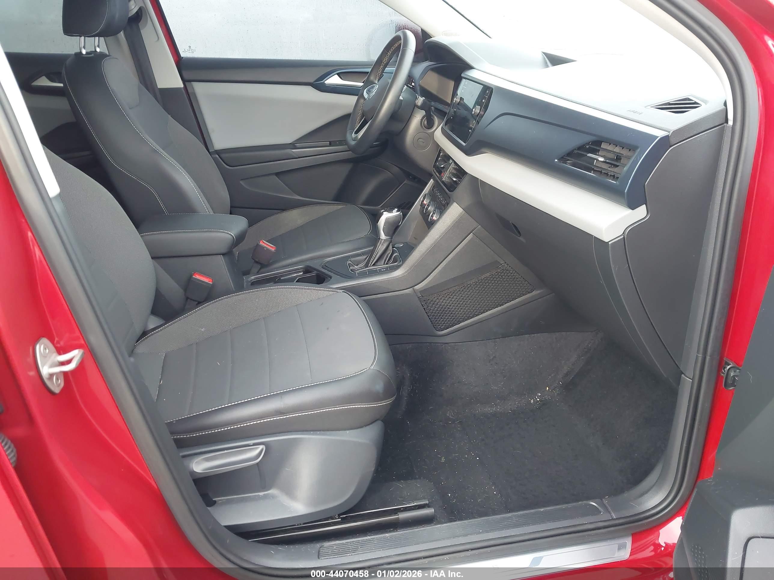 VOLKSWAGEN TAOS image 5