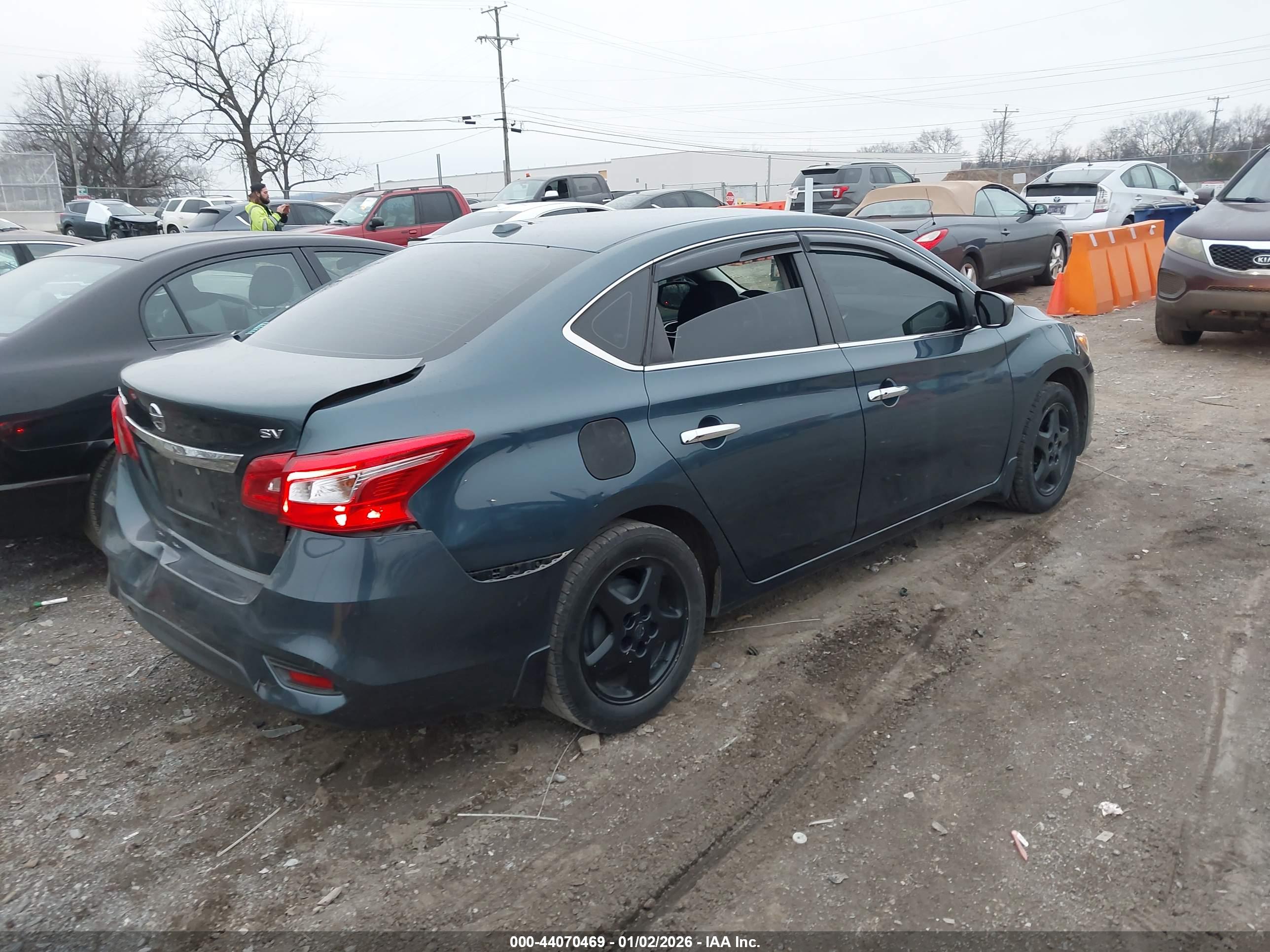 NISSAN SENTRA image 4