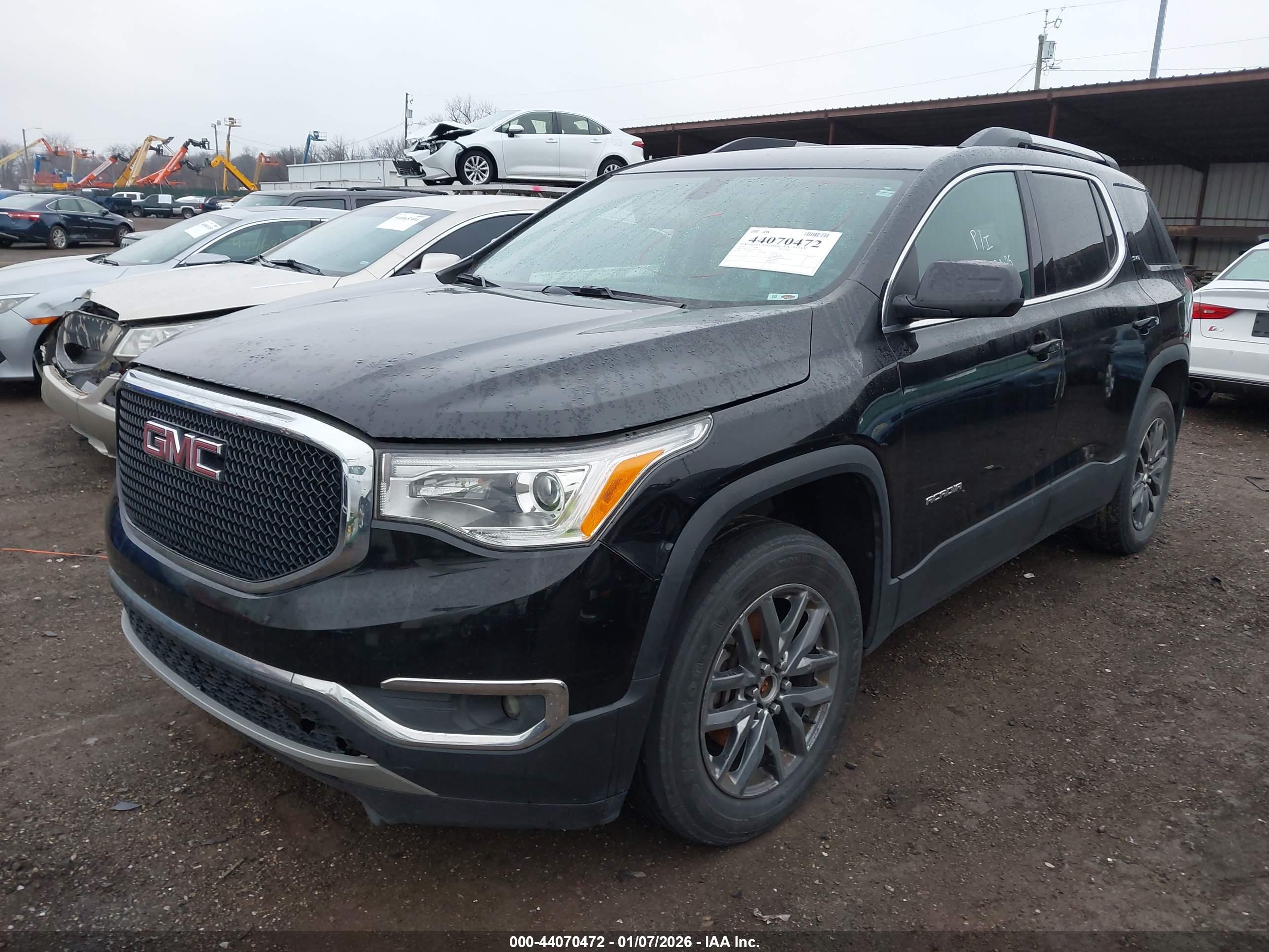 GMC ACADIA image 2