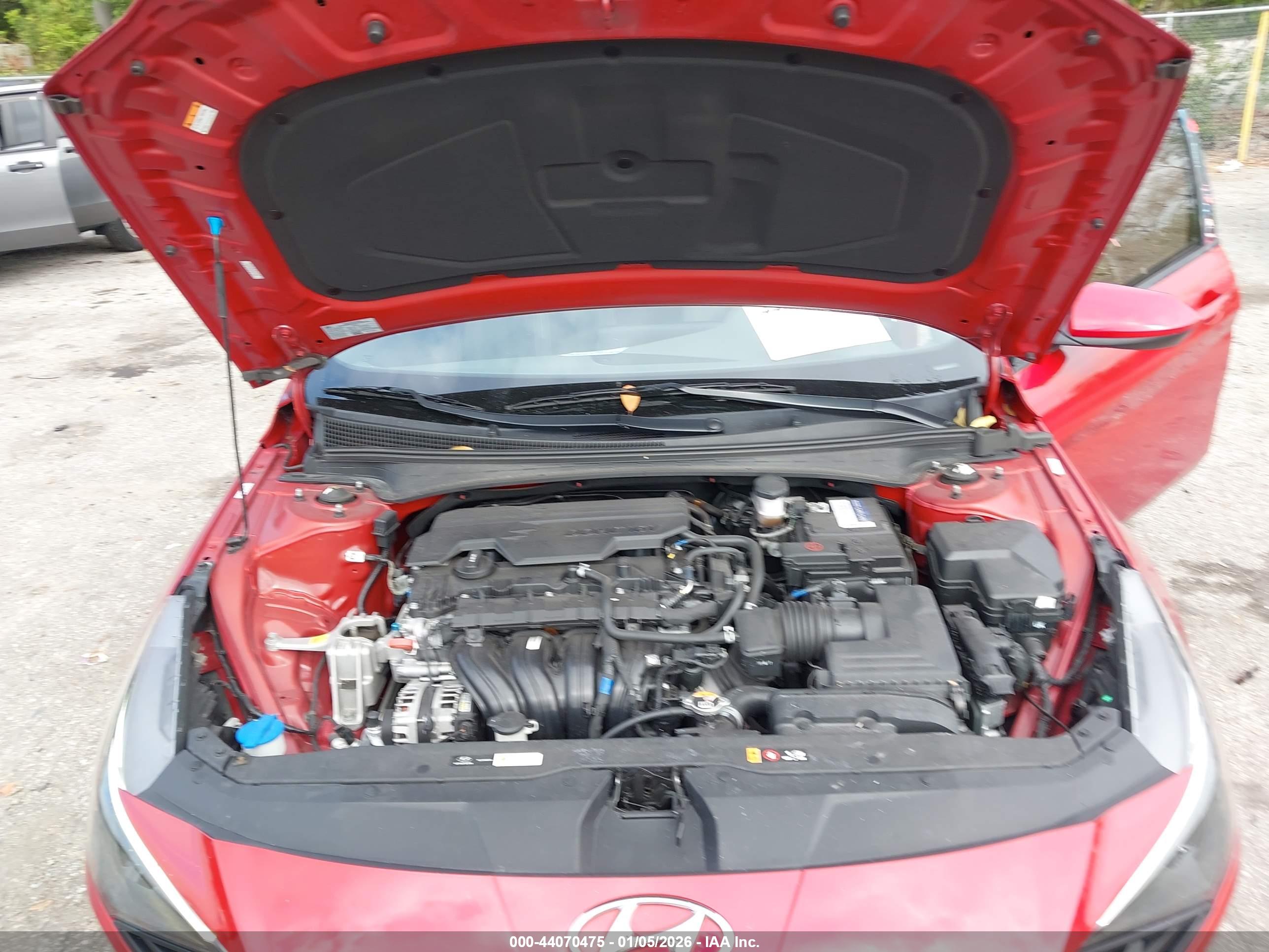 HYUNDAI ELANTRA image 10