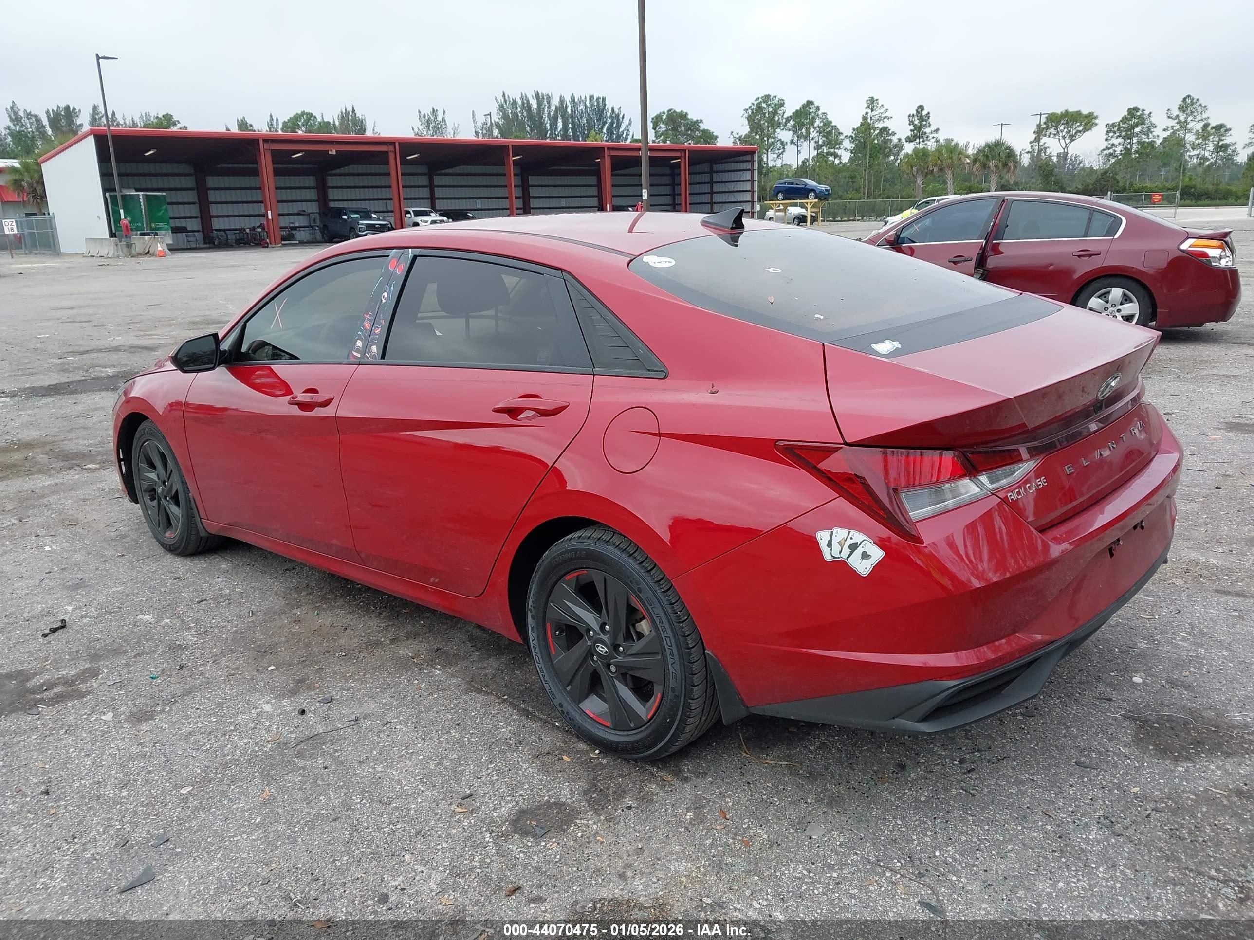 HYUNDAI ELANTRA image 3