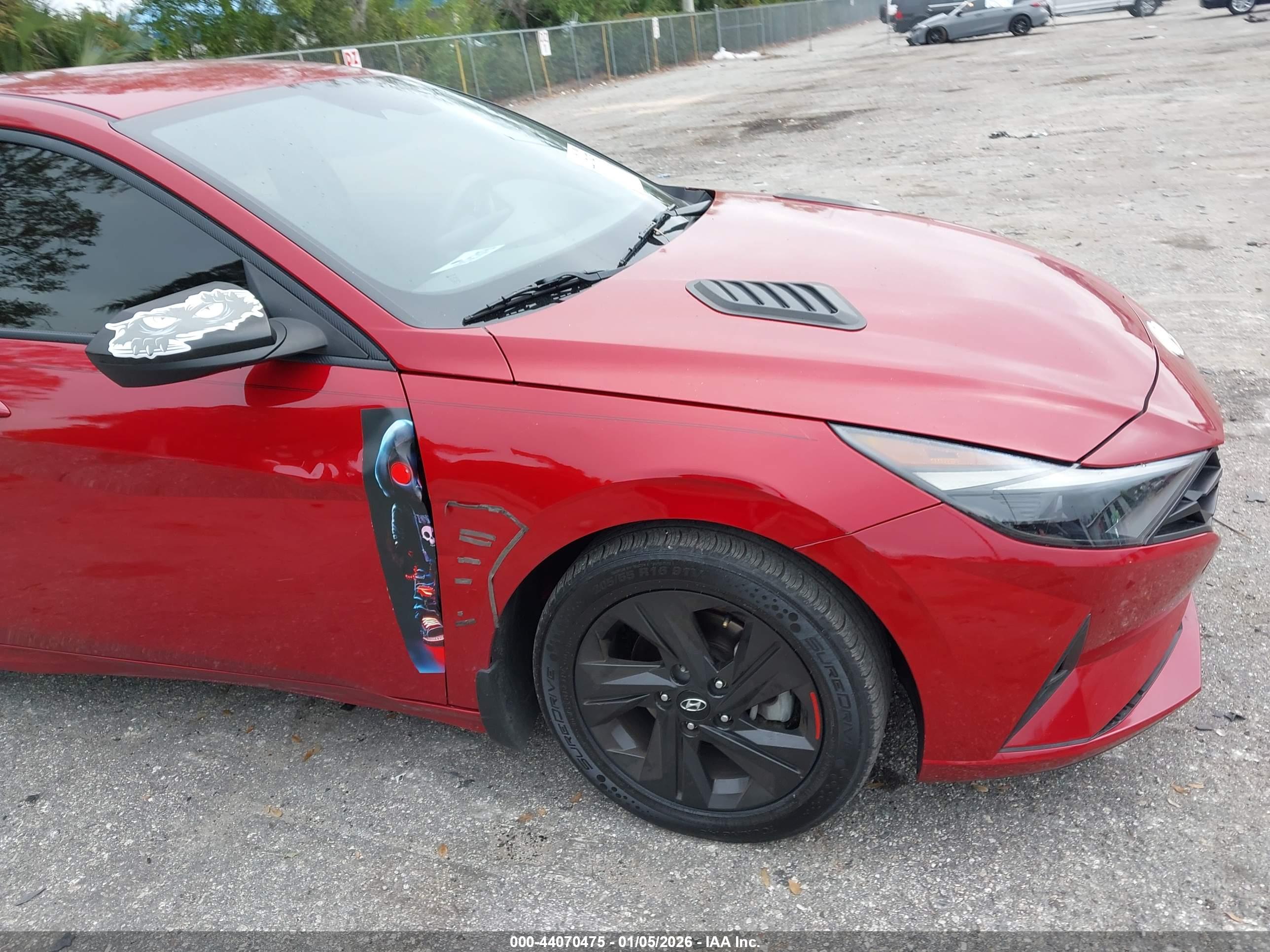 HYUNDAI ELANTRA image 6