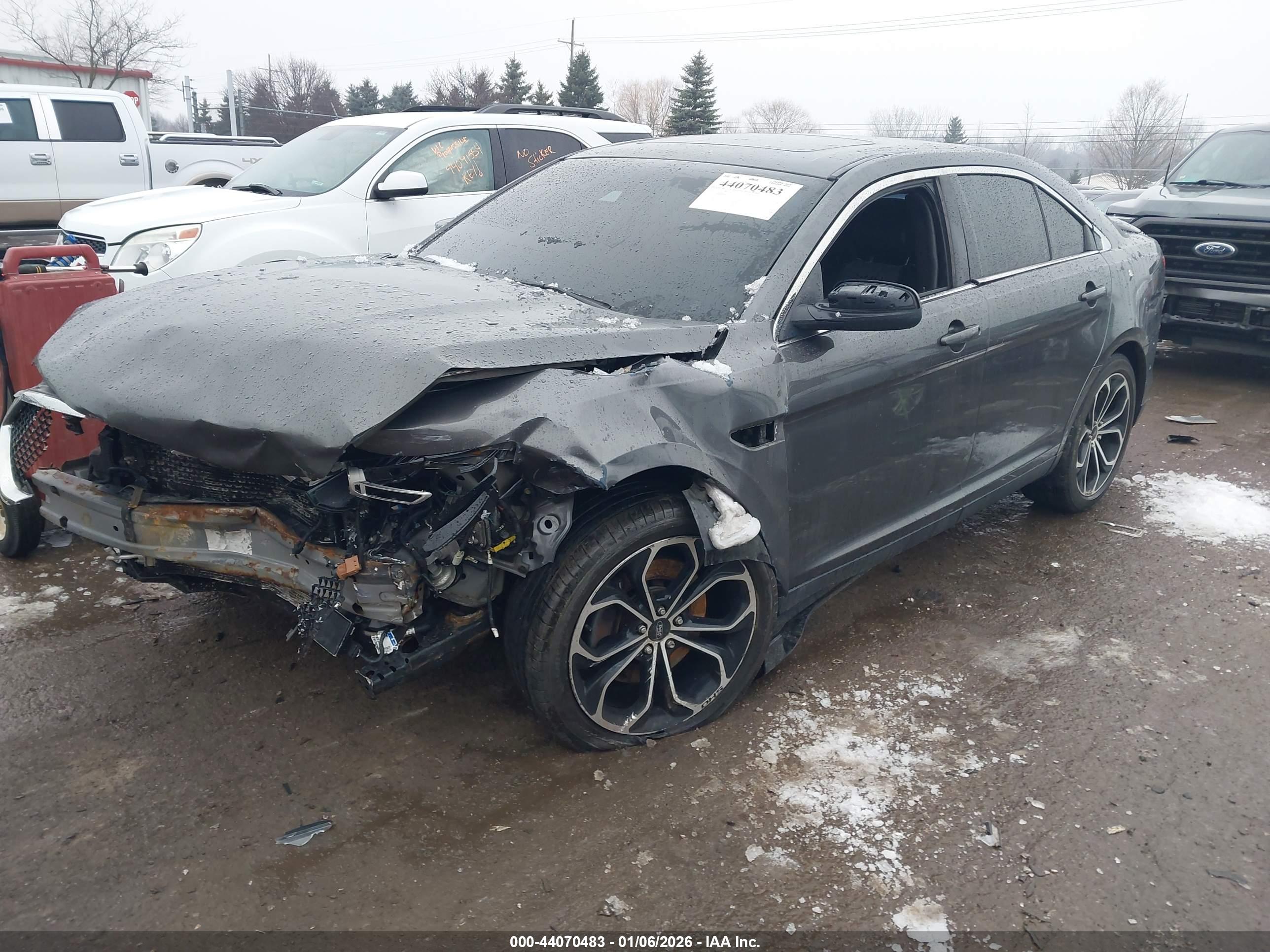 FORD TAURUS image 2