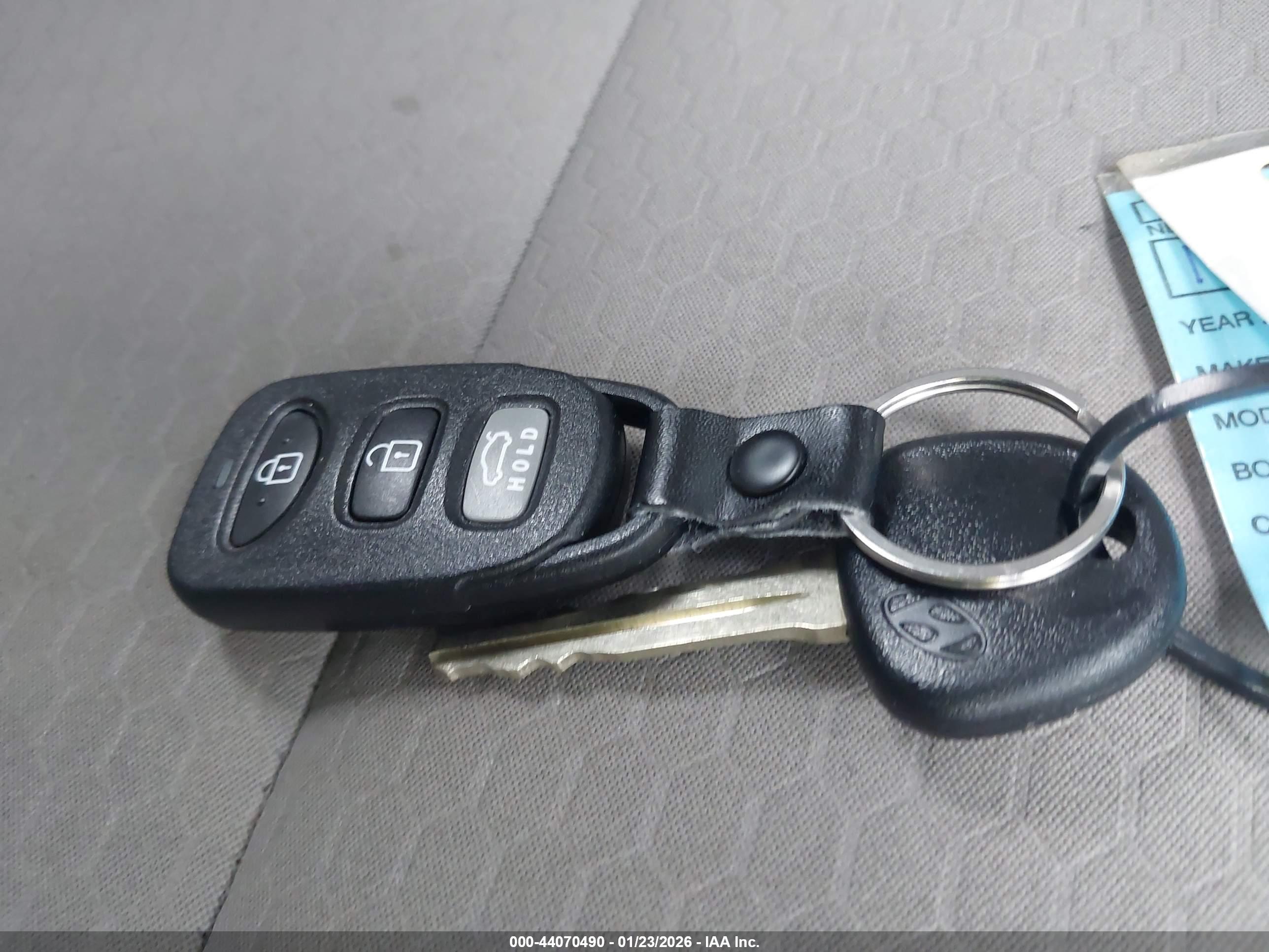 HYUNDAI ELANTRA image 11
