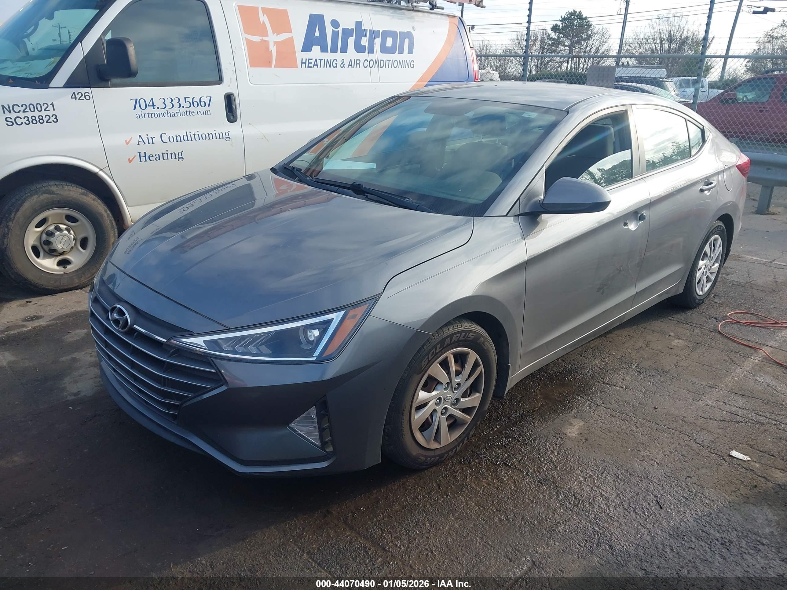 HYUNDAI ELANTRA image 2