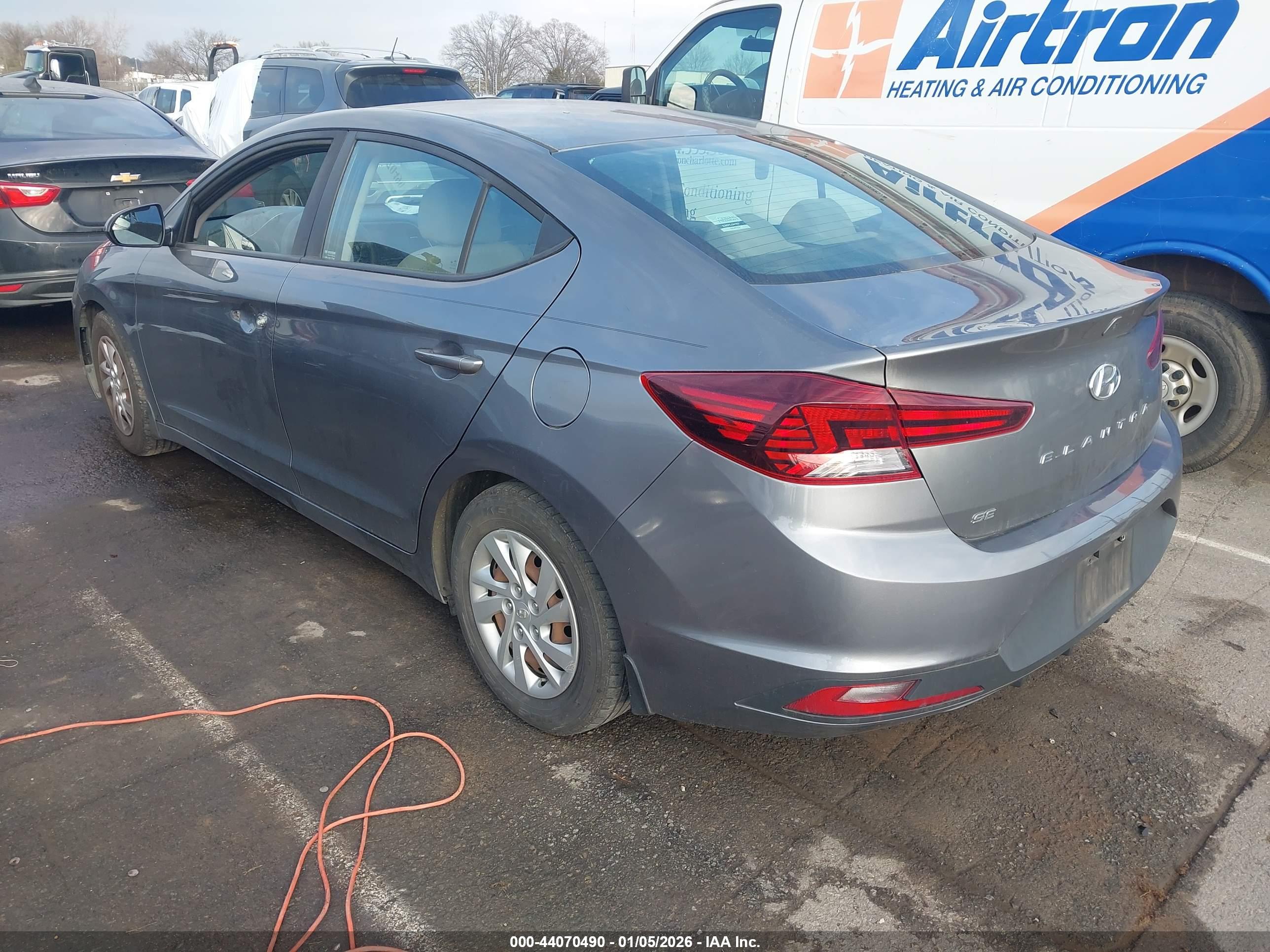 HYUNDAI ELANTRA image 3
