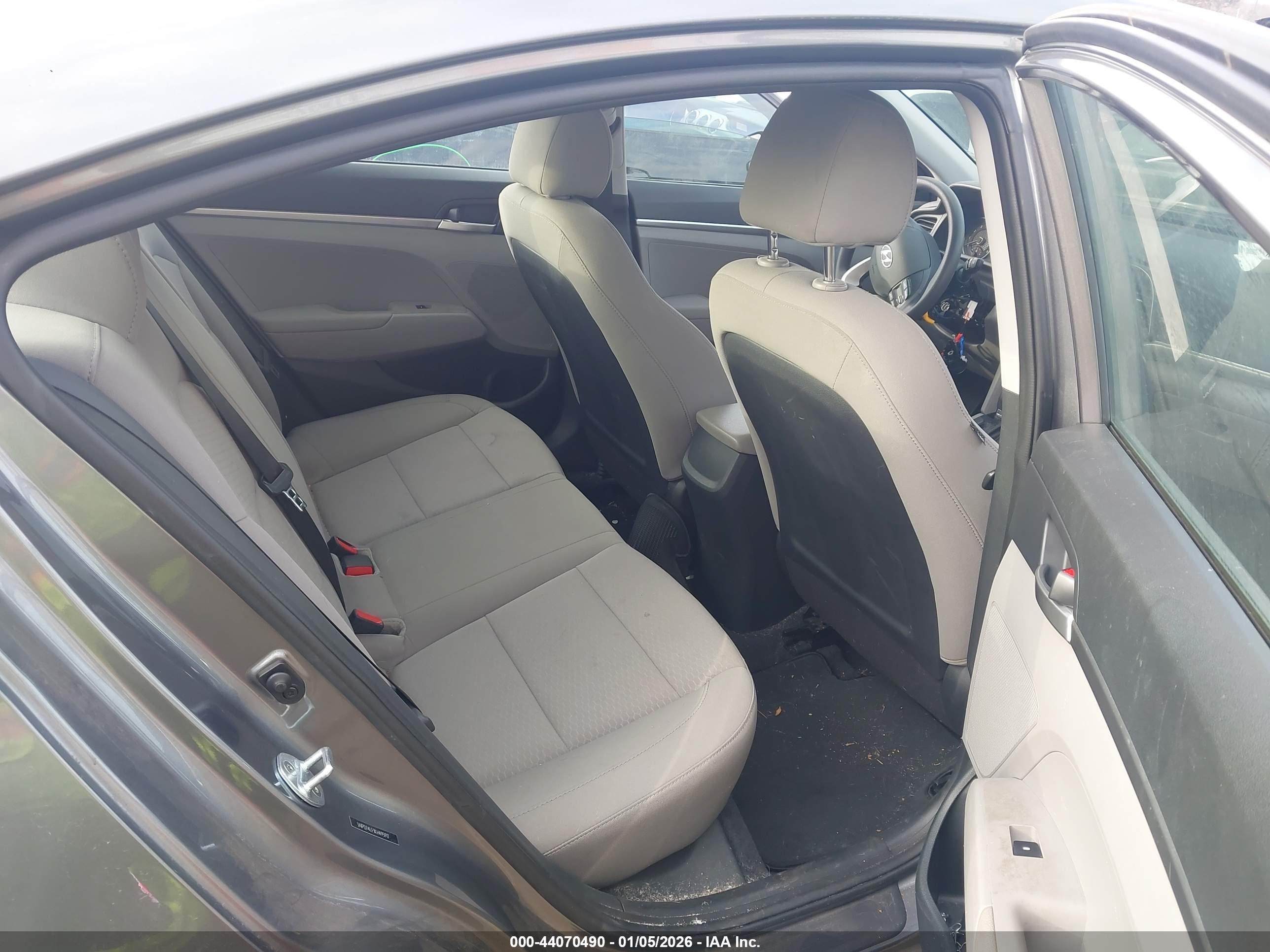 HYUNDAI ELANTRA image 8