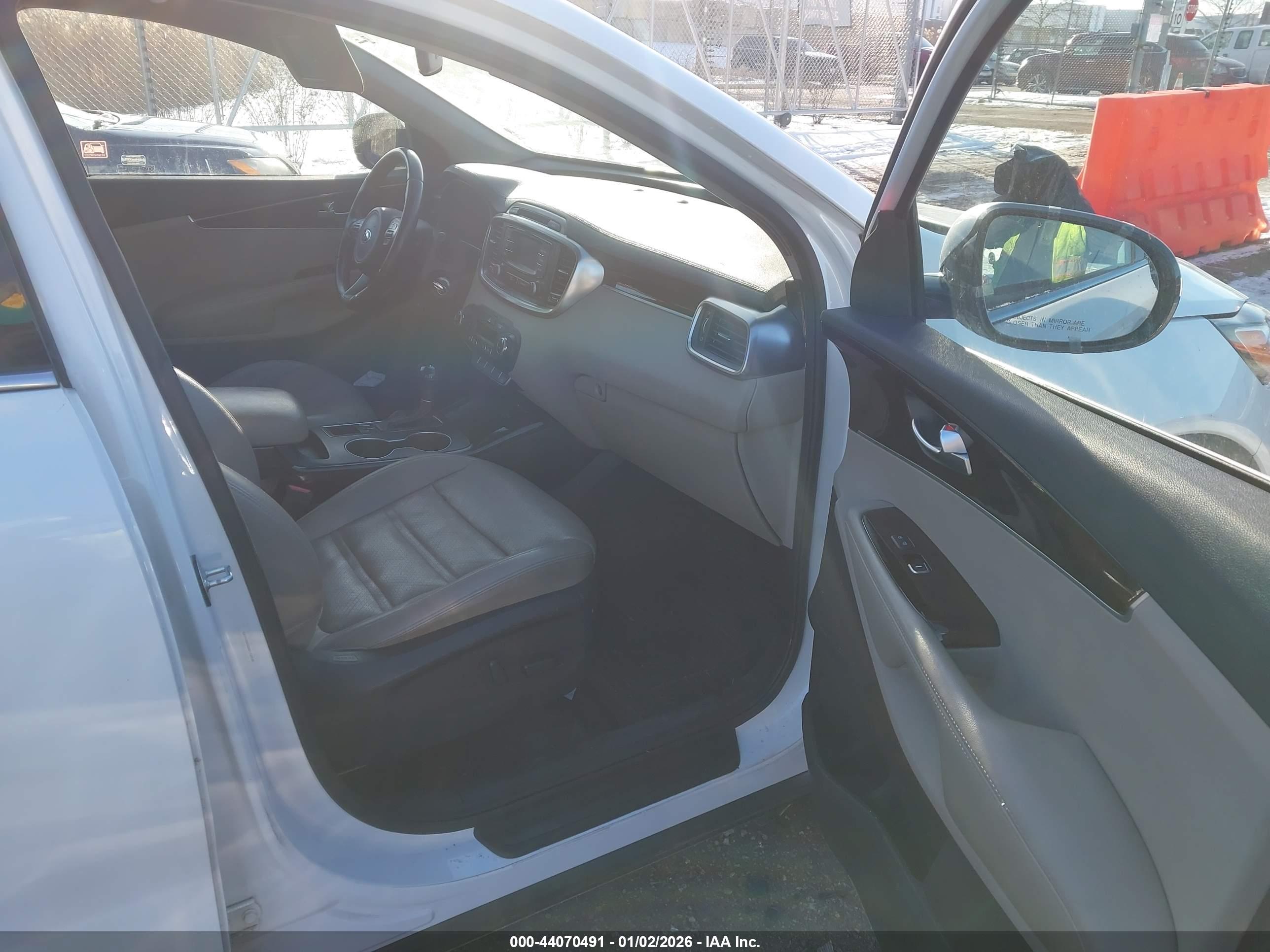 KIA SORENTO image 5