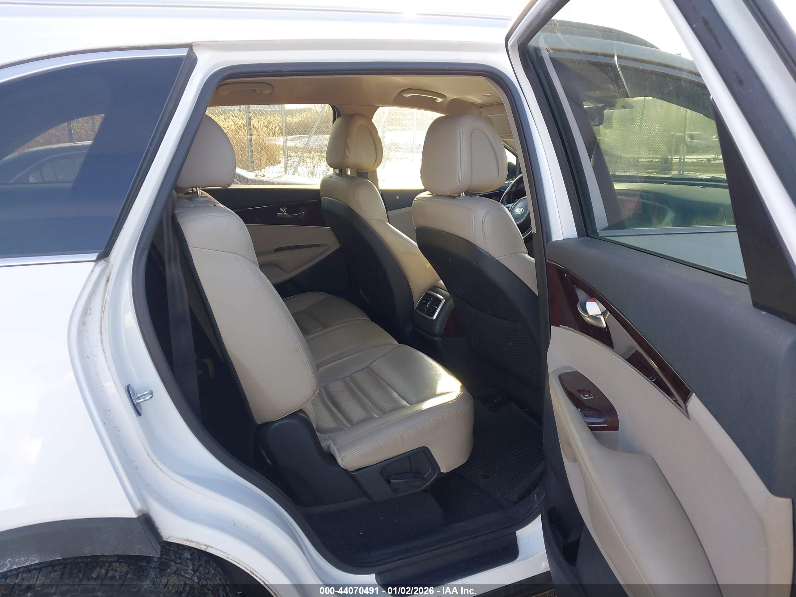 KIA SORENTO image 8