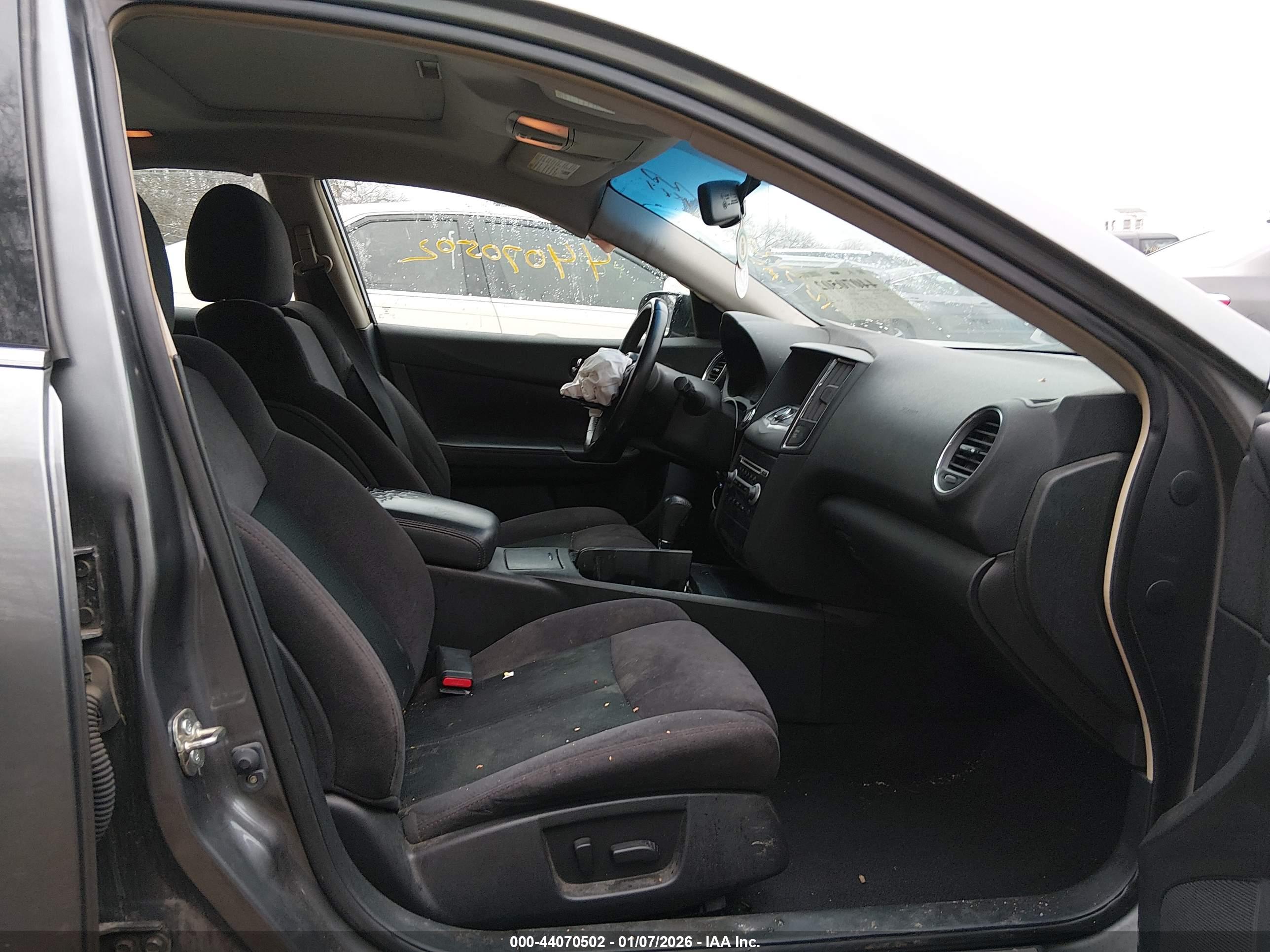 NISSAN MAXIMA image 5