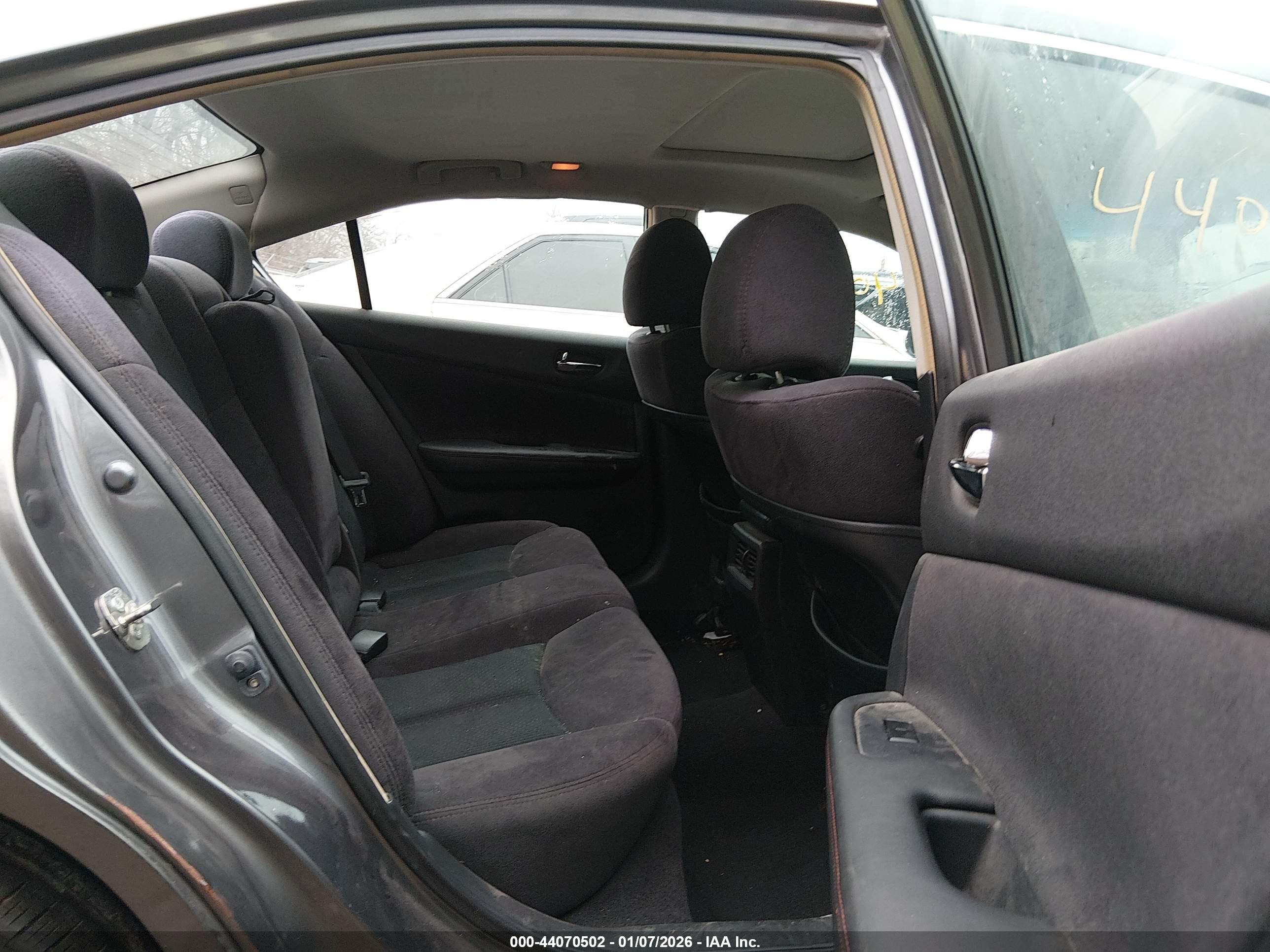 NISSAN MAXIMA image 8