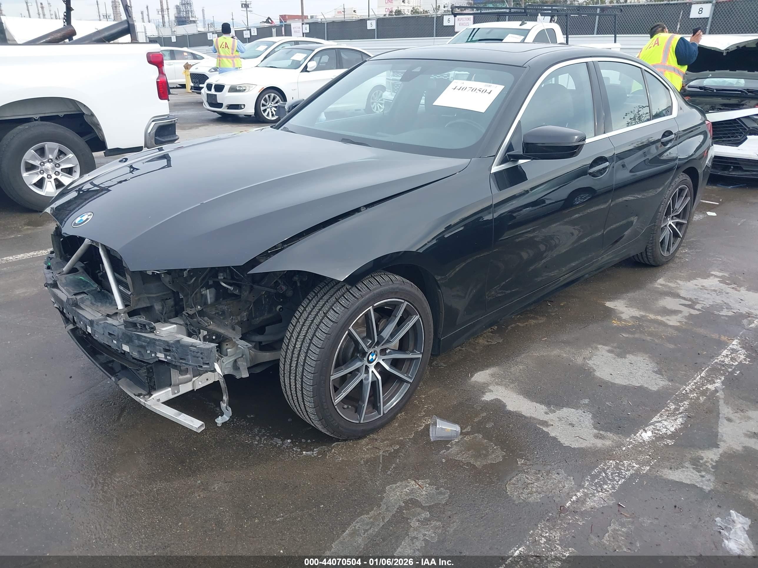 BMW 330I image 2