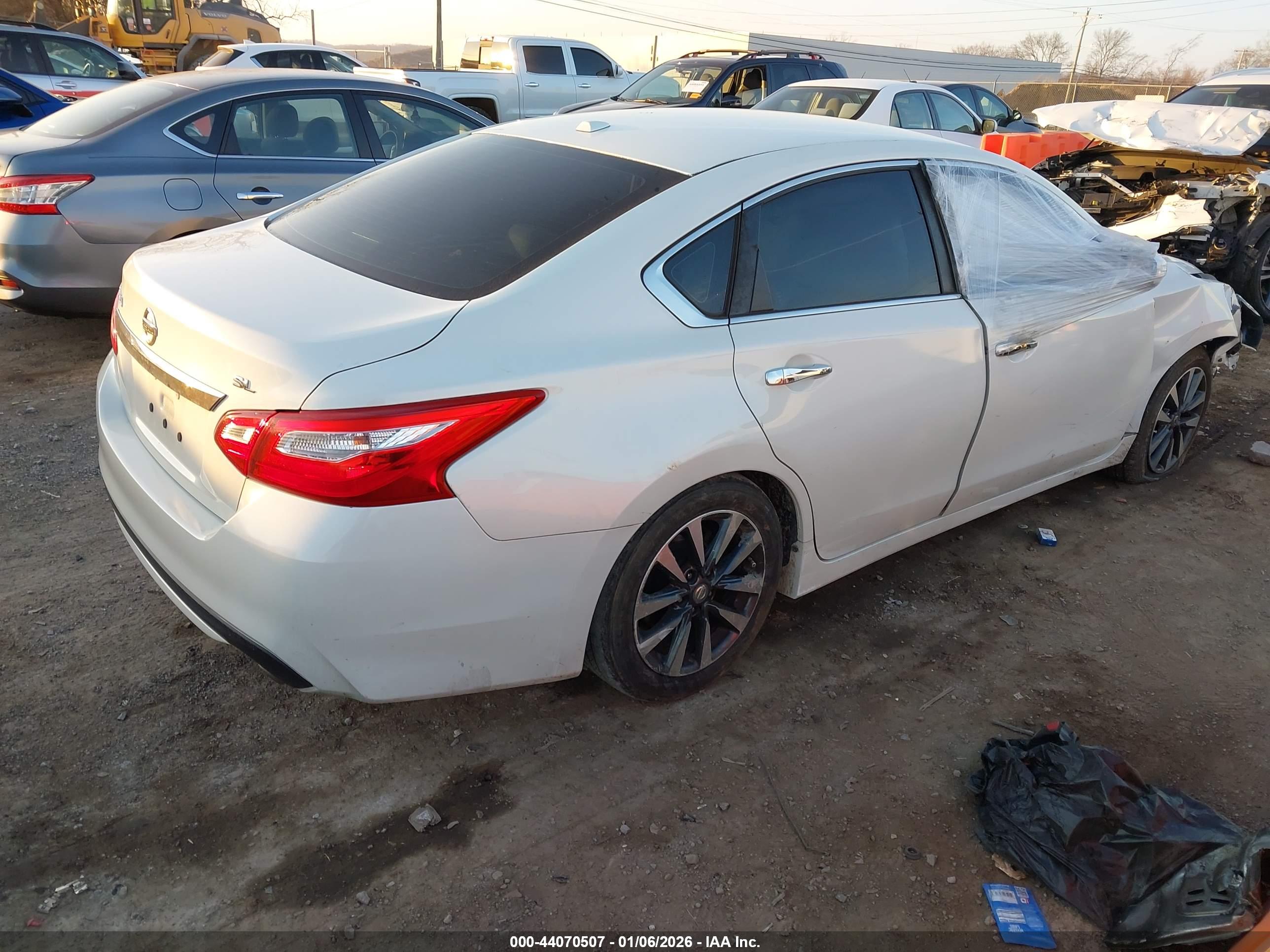 NISSAN ALTIMA image 4