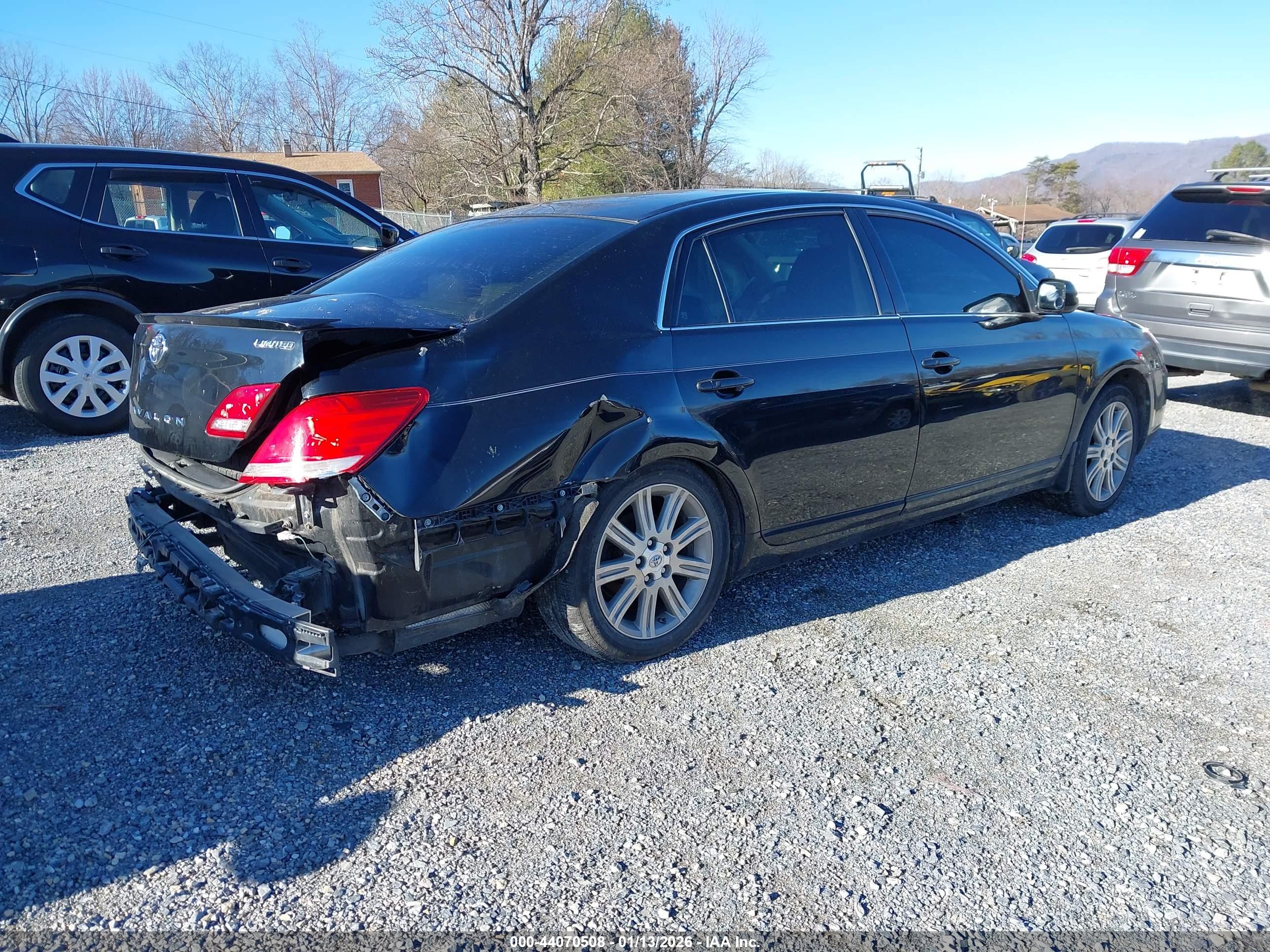 TOYOTA AVALON image 4