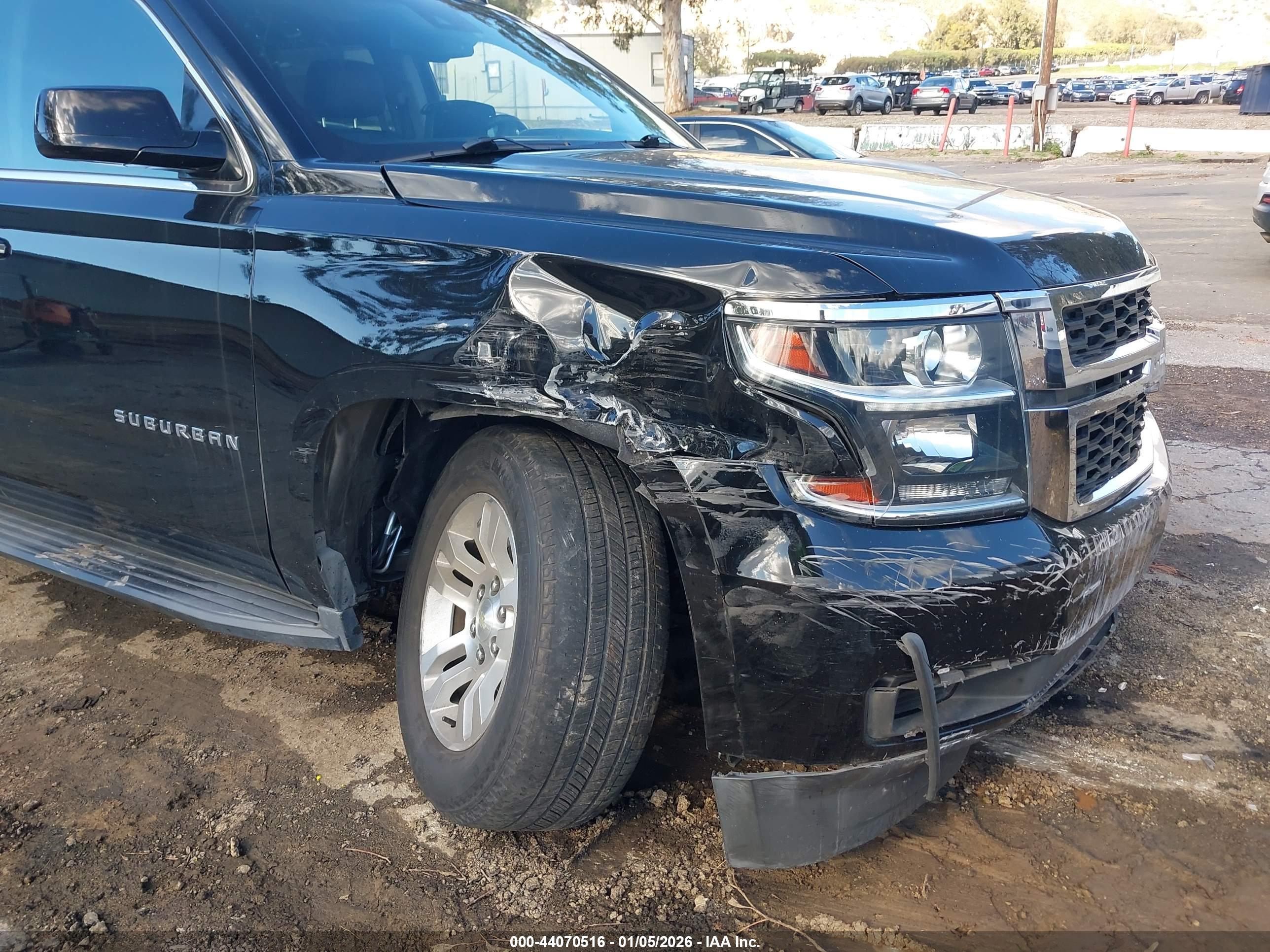 CHEVROLET SUBURBAN image 6