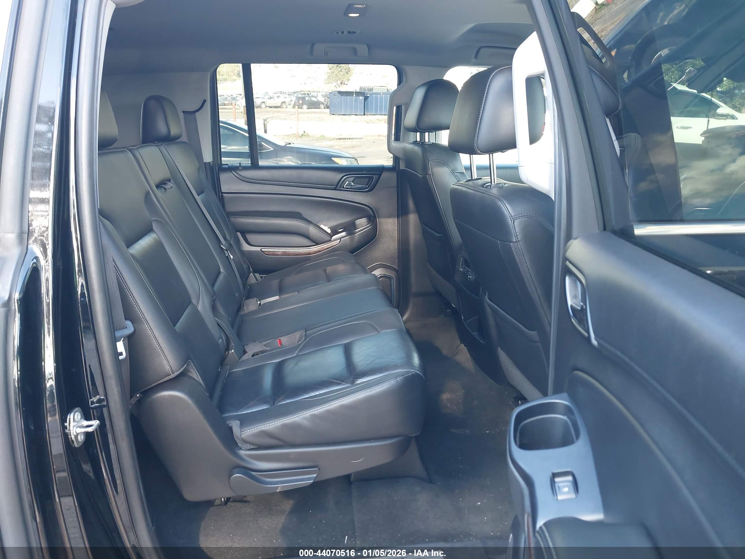 CHEVROLET SUBURBAN image 8