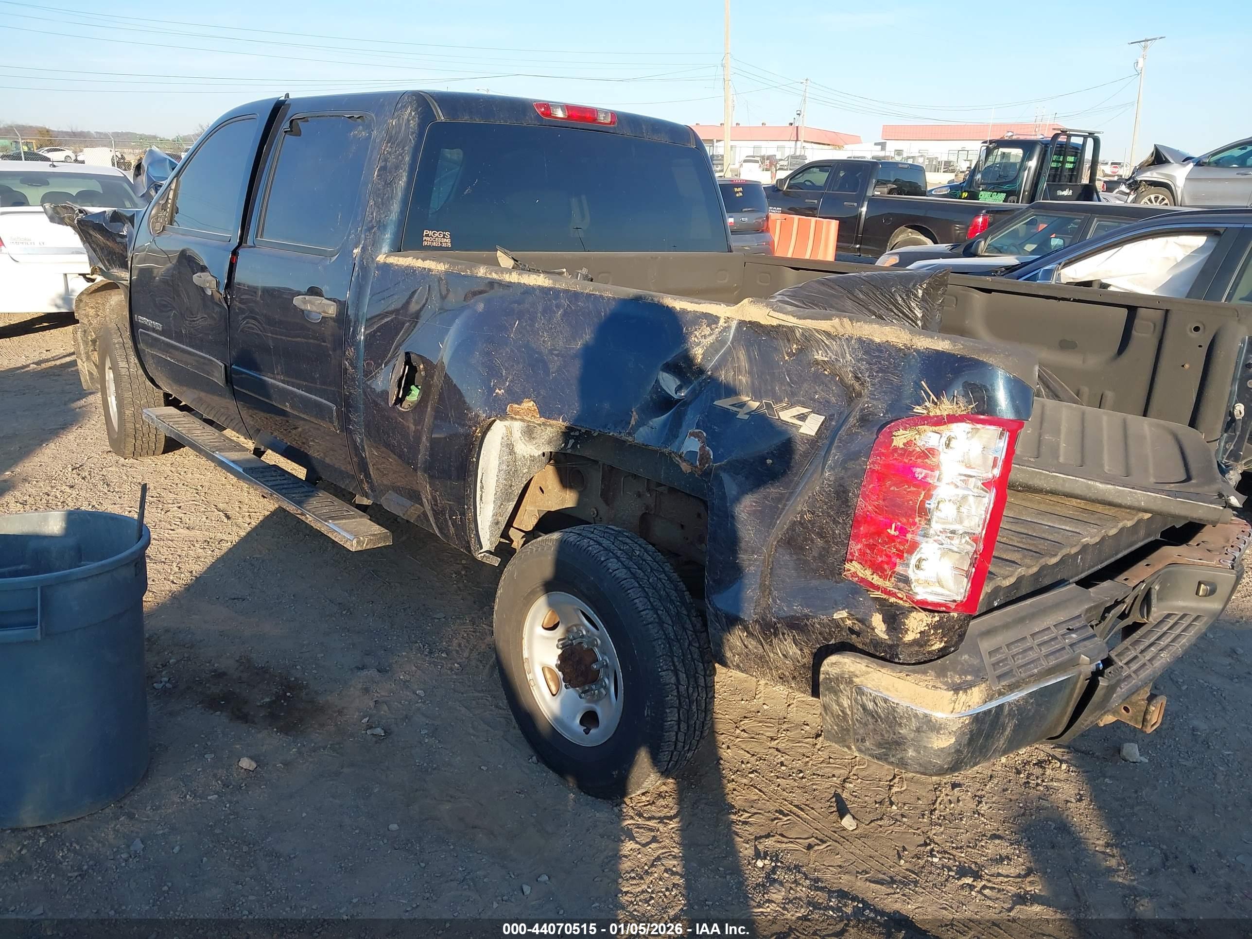 CHEVROLET SILVERADO image 3