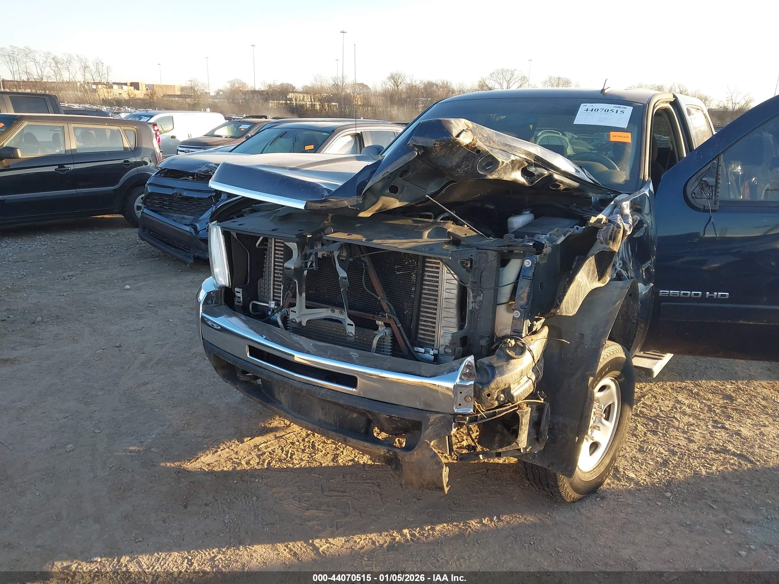 CHEVROLET SILVERADO image 6