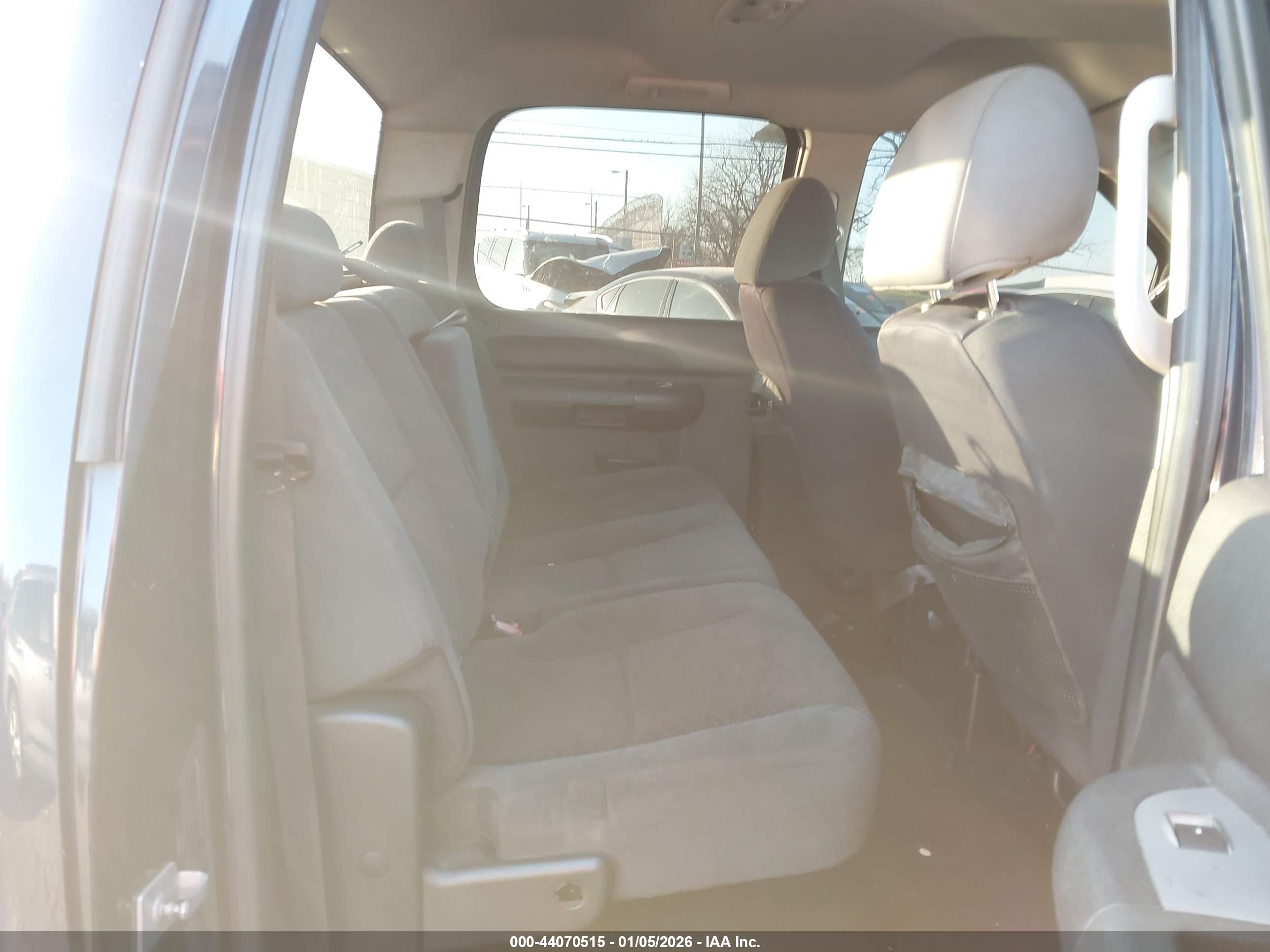 CHEVROLET SILVERADO image 8