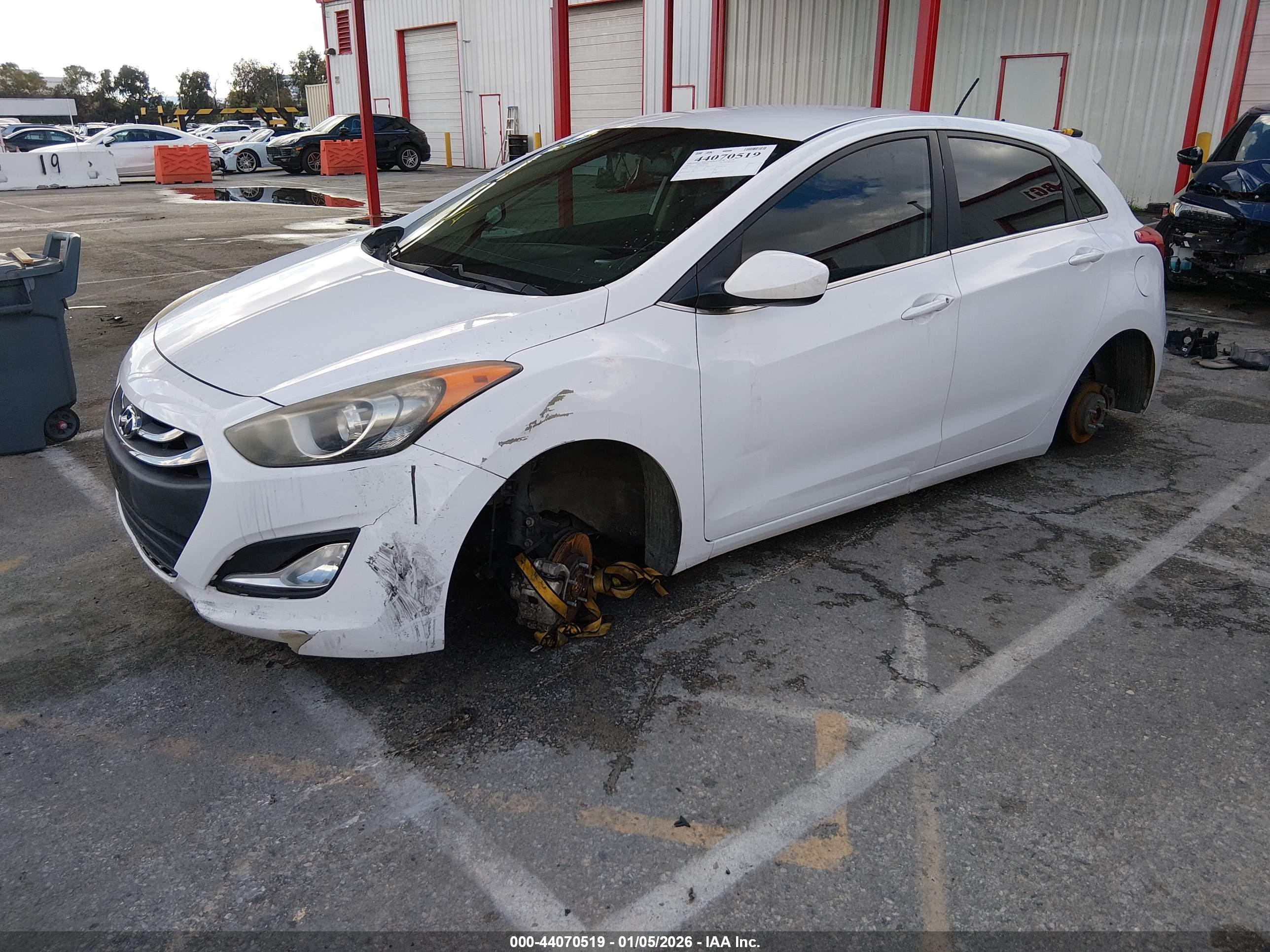 HYUNDAI ELANTRA image 2
