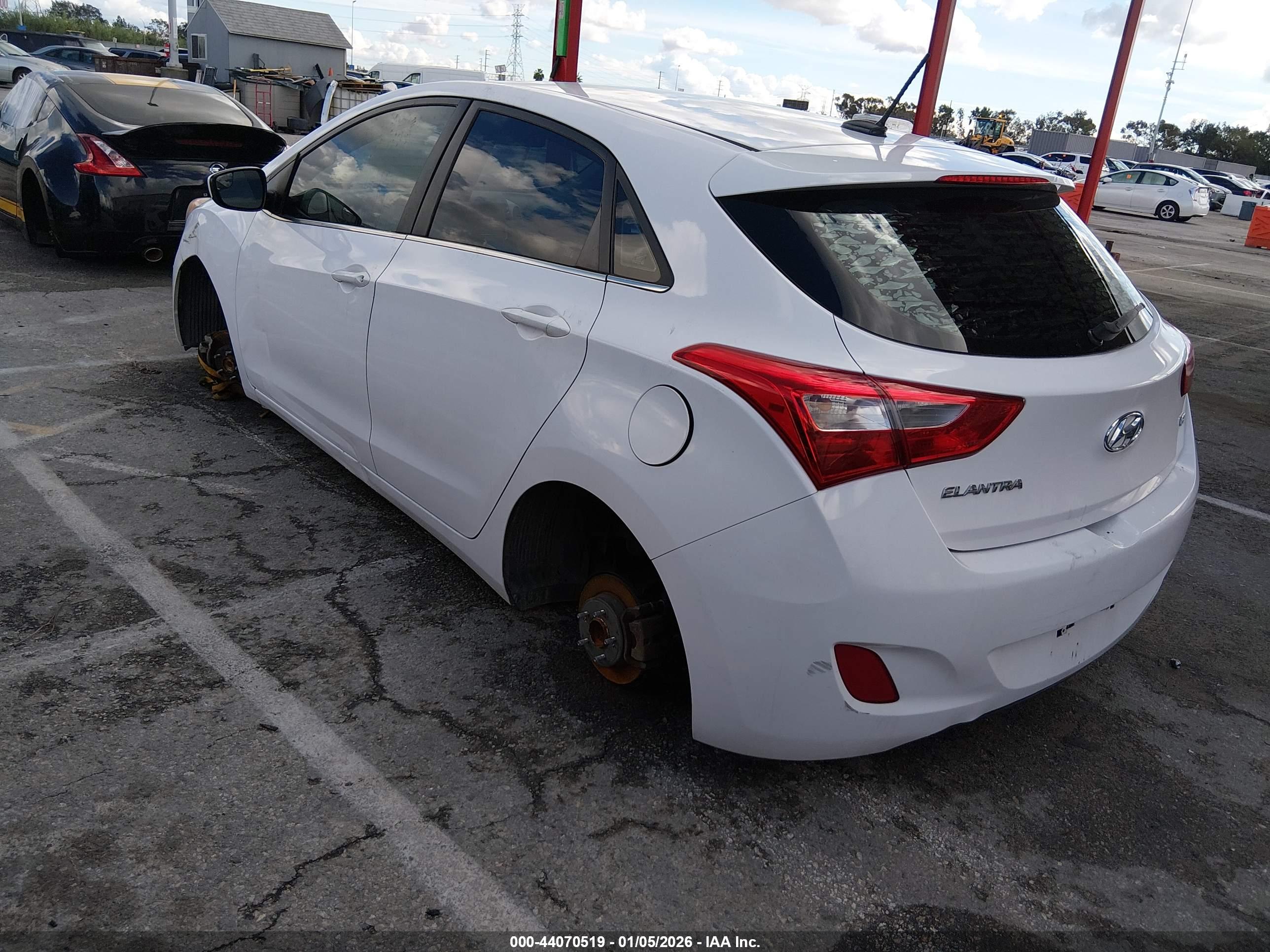 HYUNDAI ELANTRA image 3