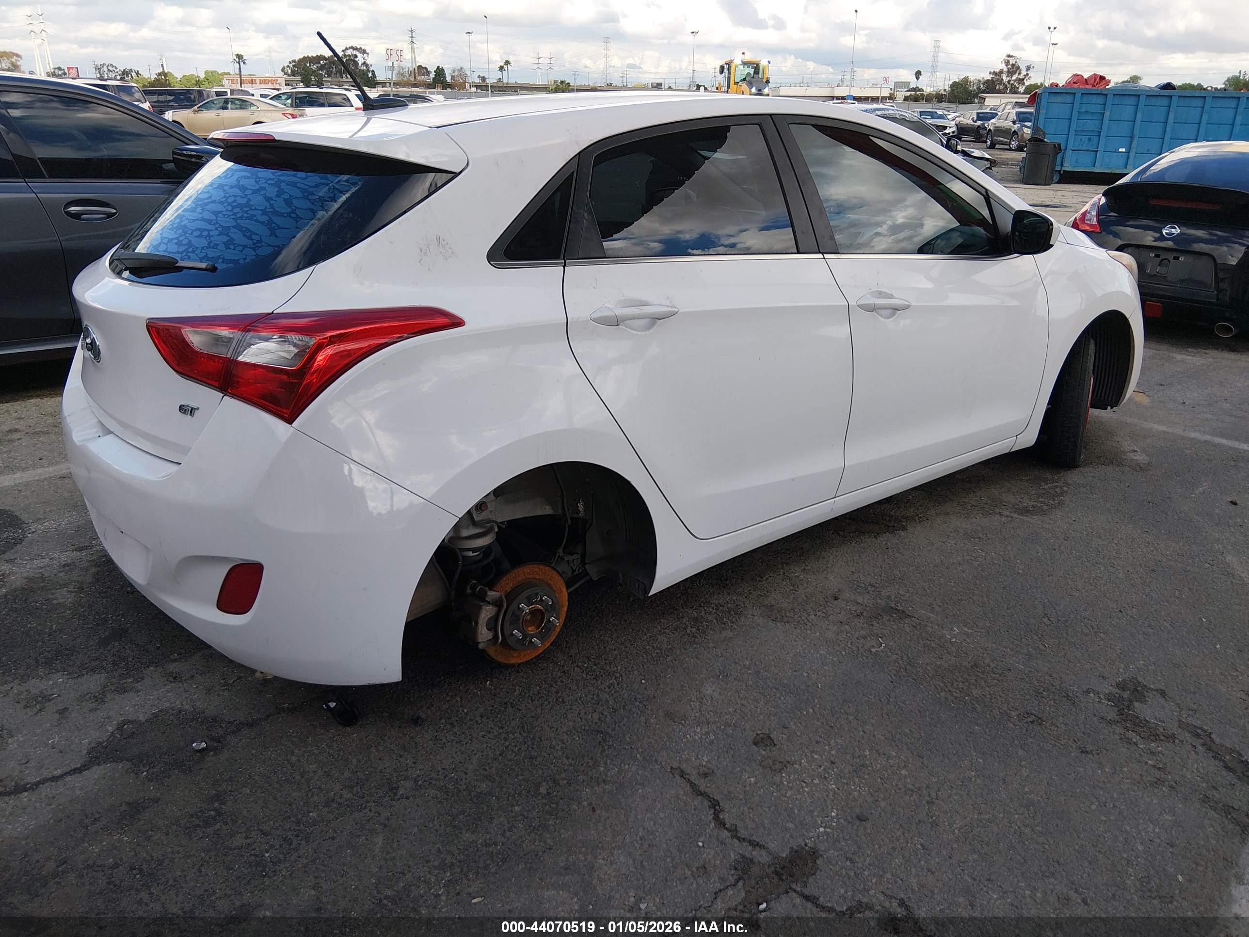 HYUNDAI ELANTRA image 4