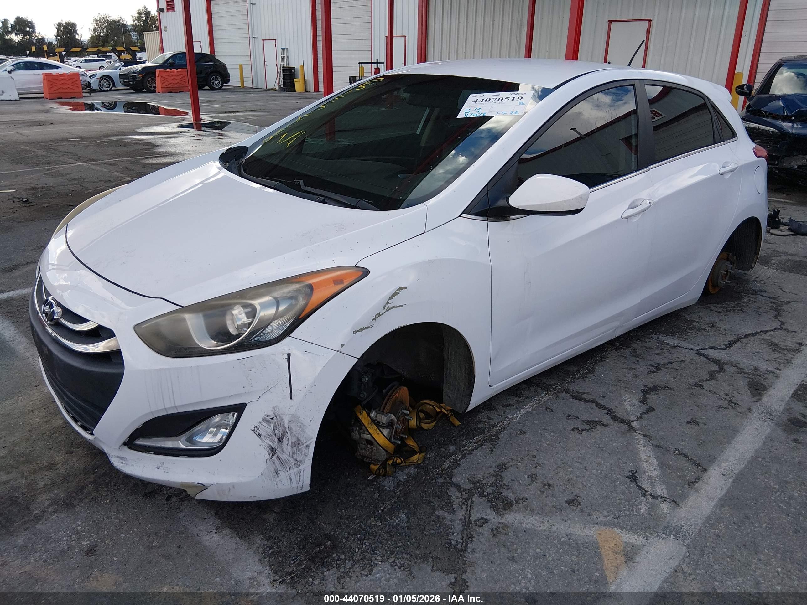 HYUNDAI ELANTRA image 6