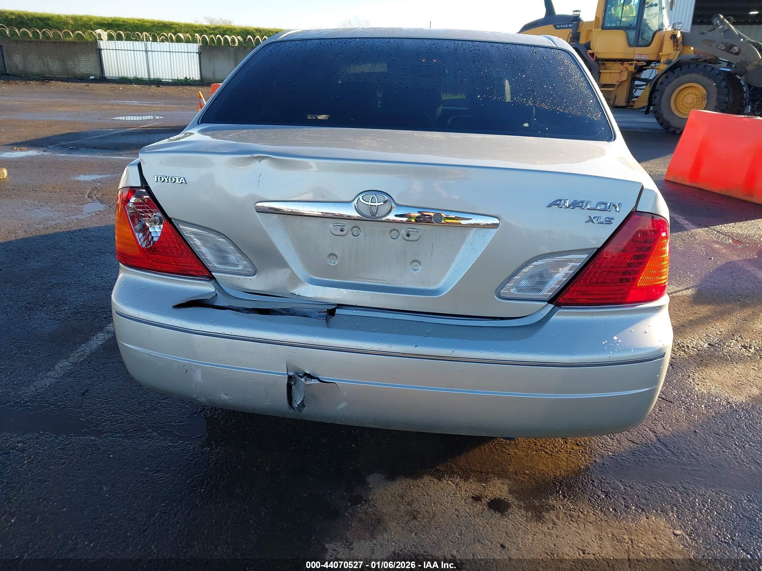 TOYOTA AVALON image 6