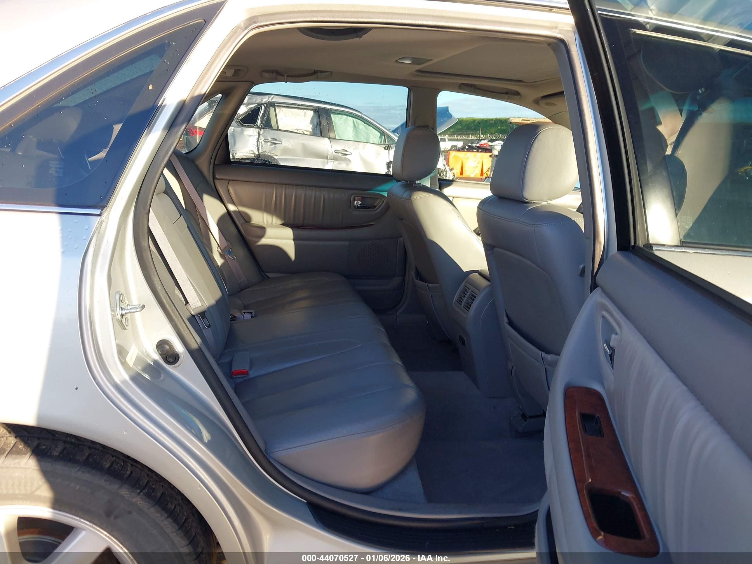 TOYOTA AVALON image 8