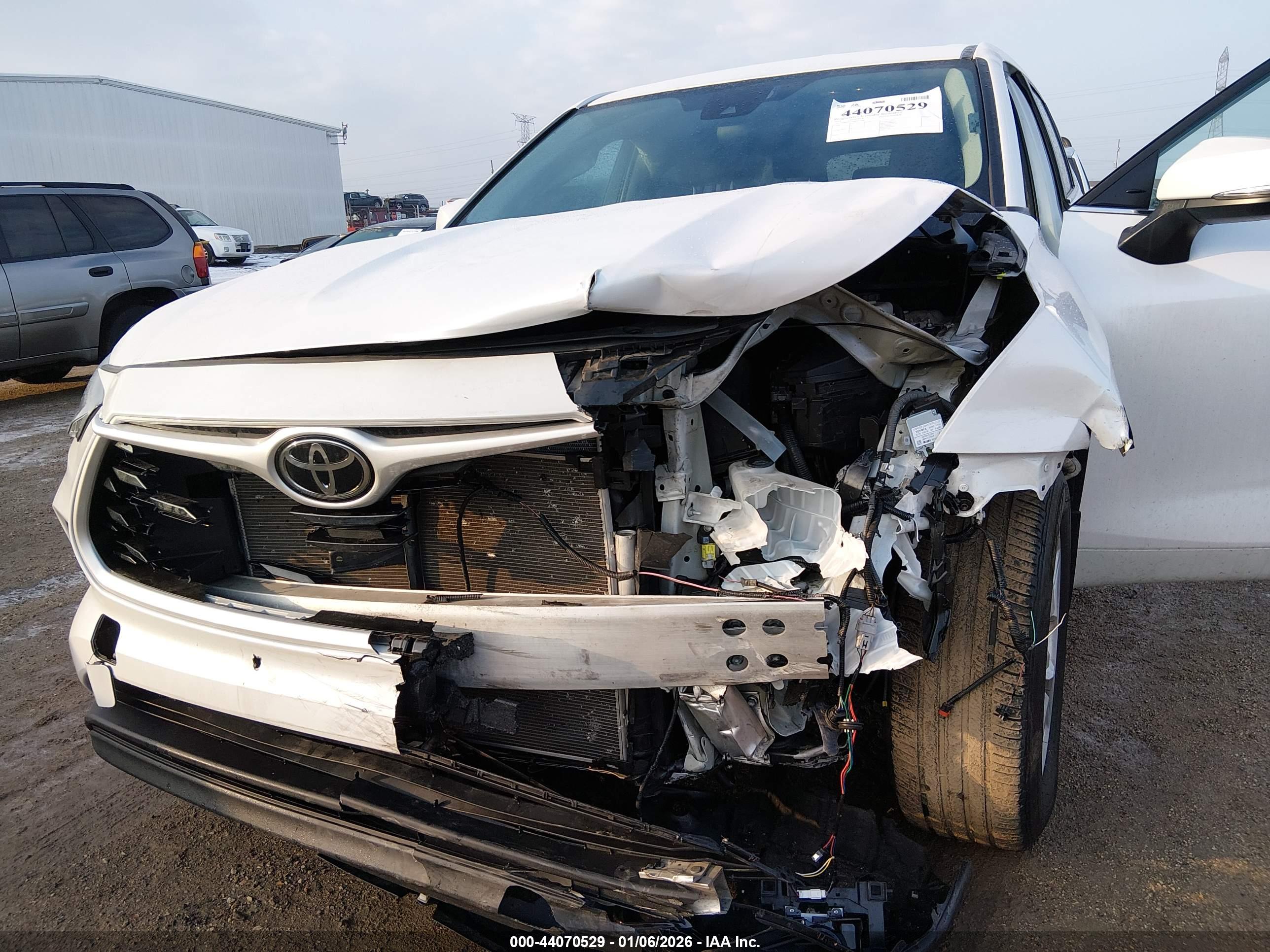 TOYOTA HIGHLANDER image 6